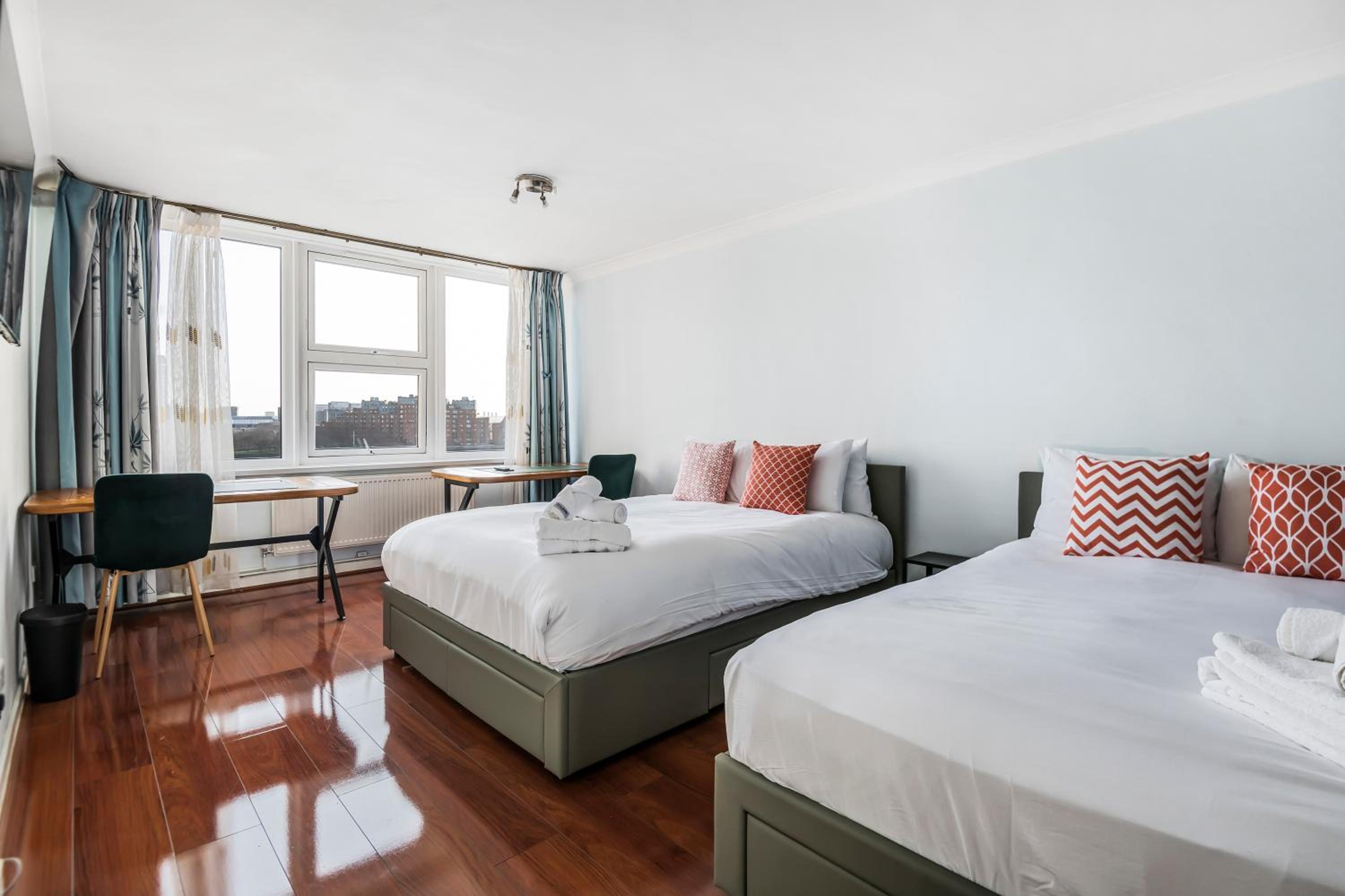 Riverside 3BR with Easy Transport 20mins to City Centre