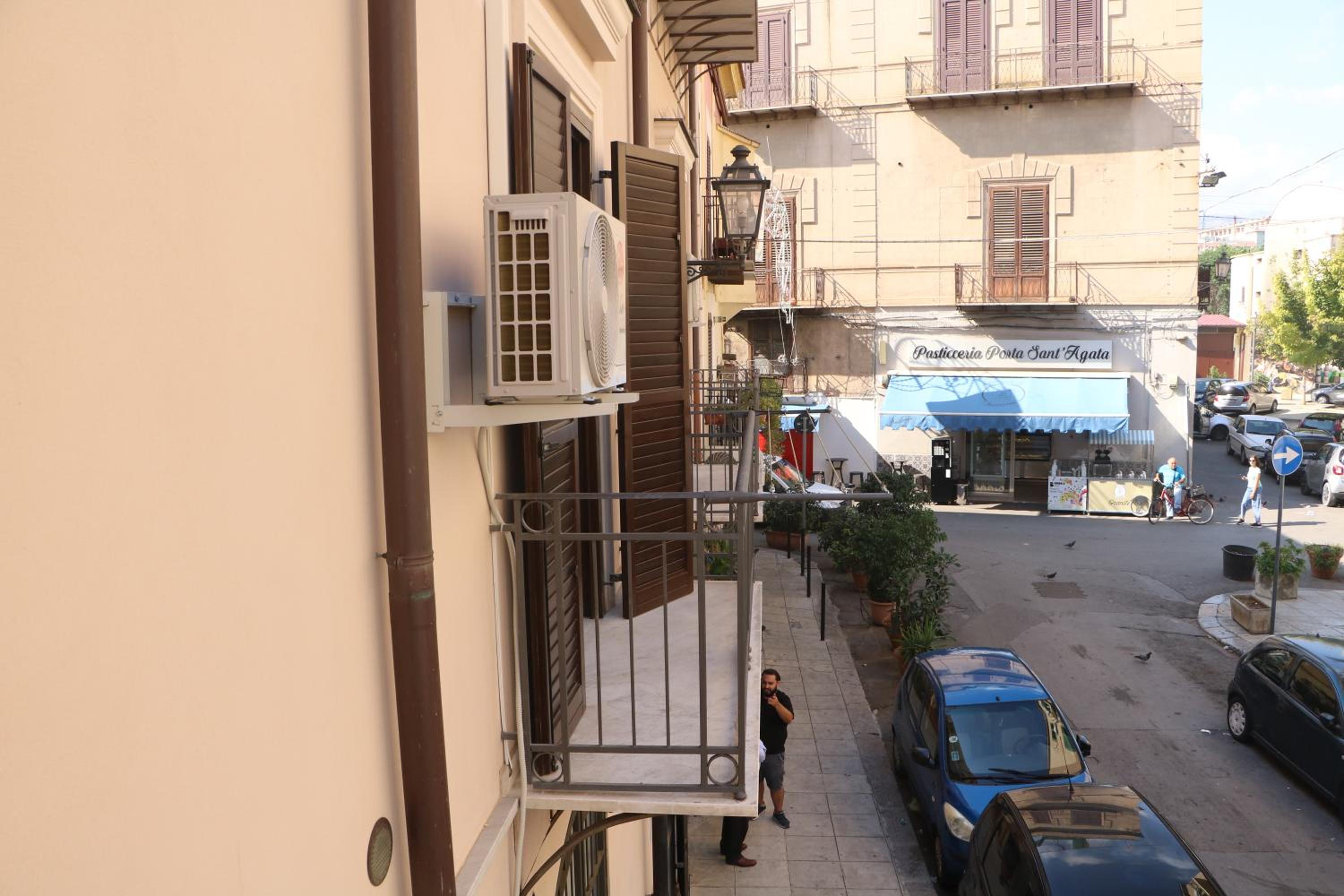 Appartamento nel centro storico di Palermo -Lulyani Holiday House view 4