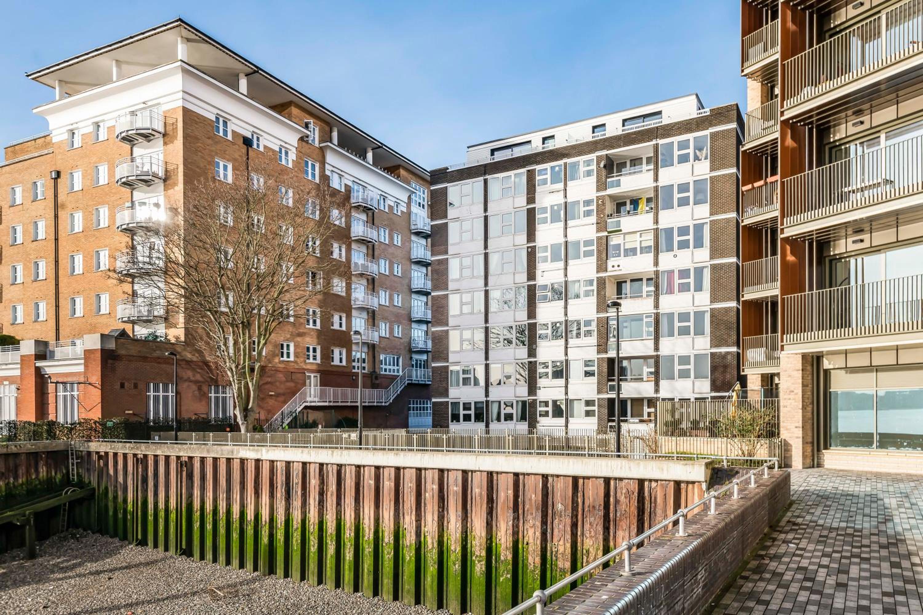 Two Stunning Bedrooms & Private Balcony & River View