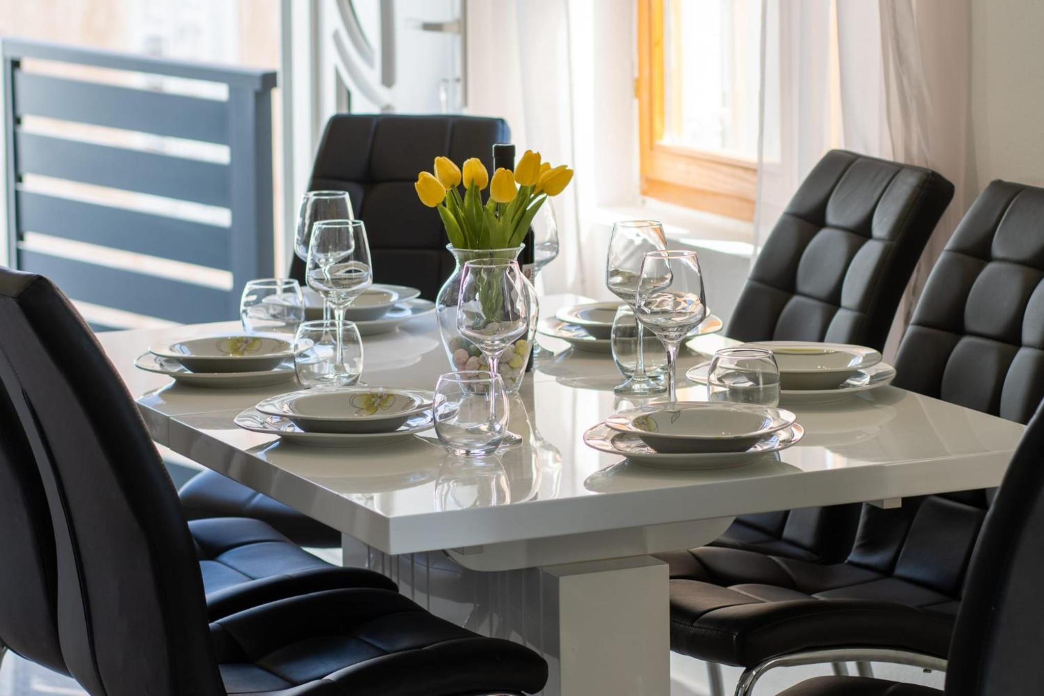Sunny apartment Eni