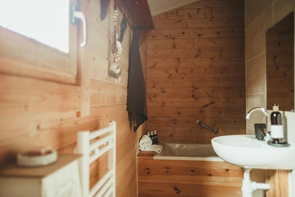 A magical get away with bath and forest view