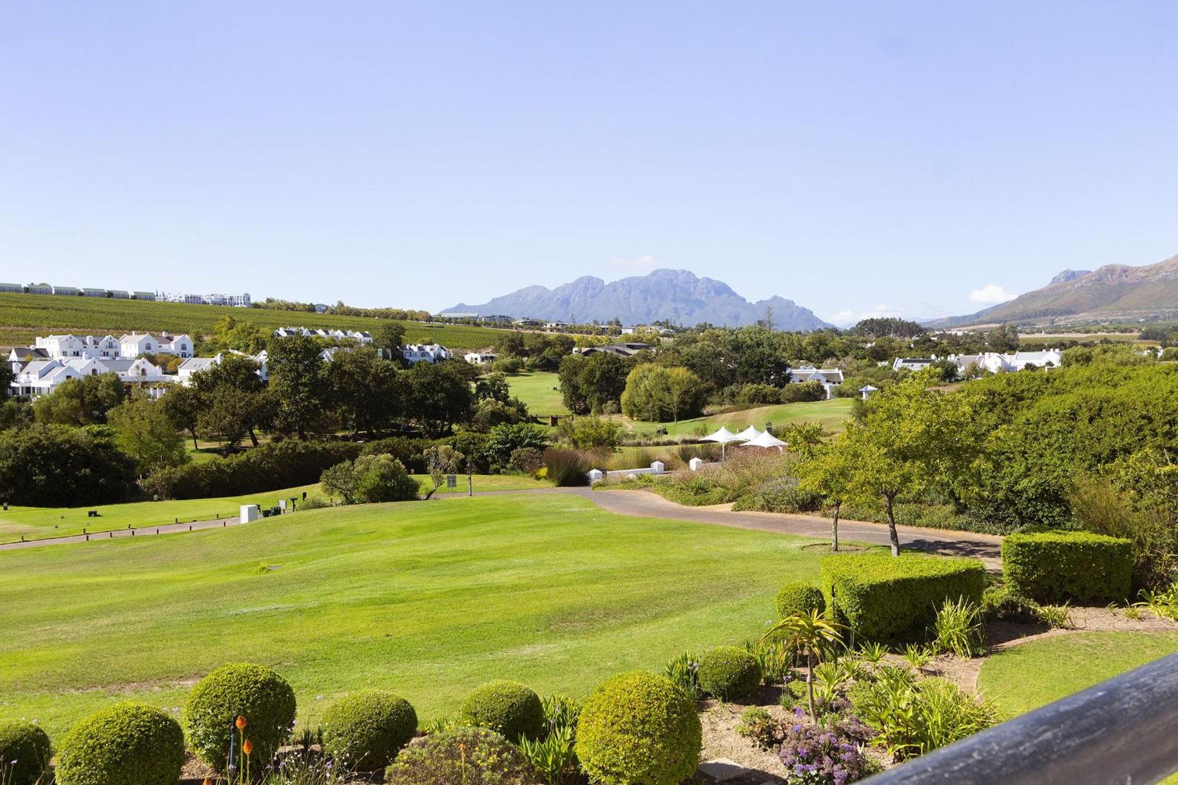Winelands Golf Lodge on Fairway view 5