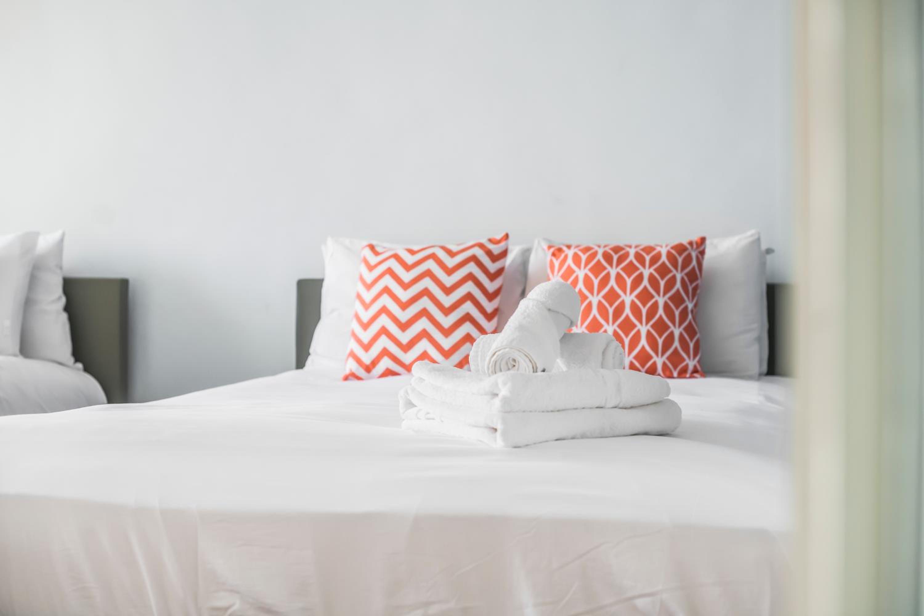 Stunning Massive Bedroom +Direct Thames River View