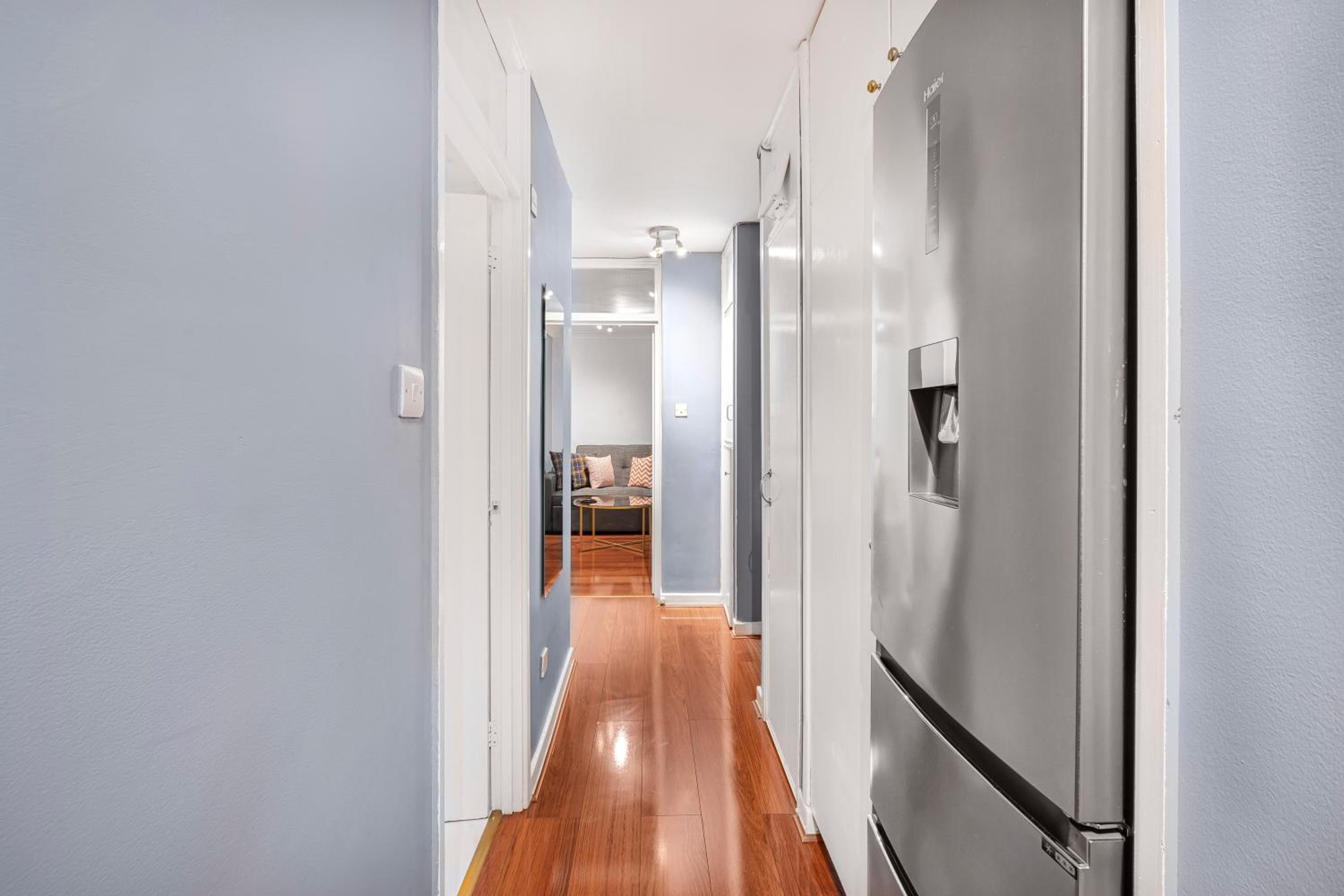 Stunning Massive Bedroom +Direct Thames River View