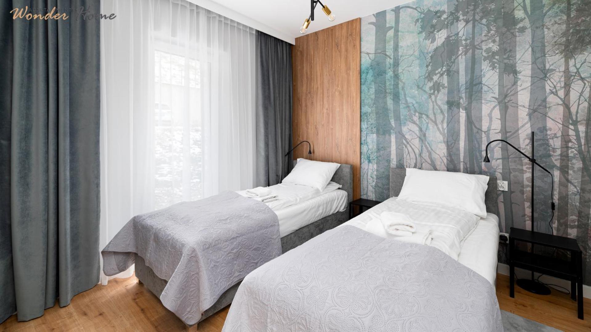 Wonder Home - Domki Hillside tuż przy stoku narciarskim - na terenie kompleksu plac zabaw i zewnętrzna siłownia, sklep, parking