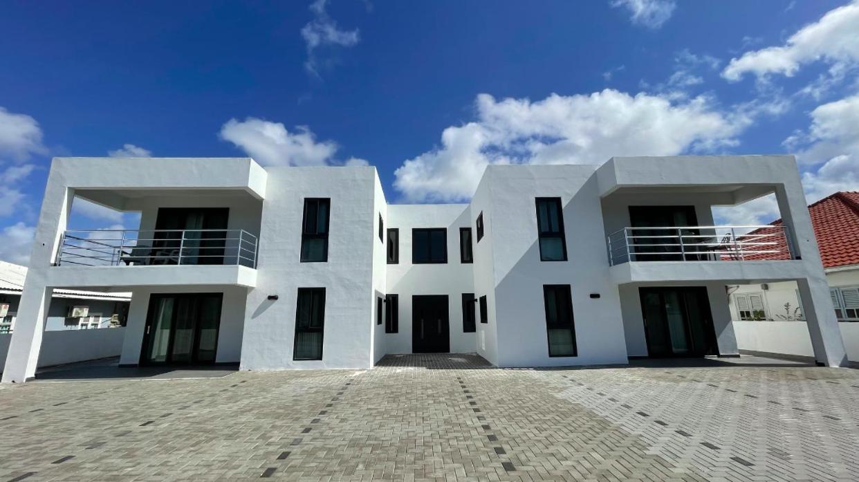 Whitehouse Boulevard, close to Mambo Beach and City Centre