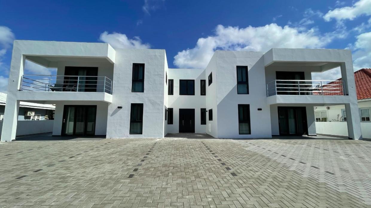 Whitehouse Boulevard, close to Mambo Beach and City Centre