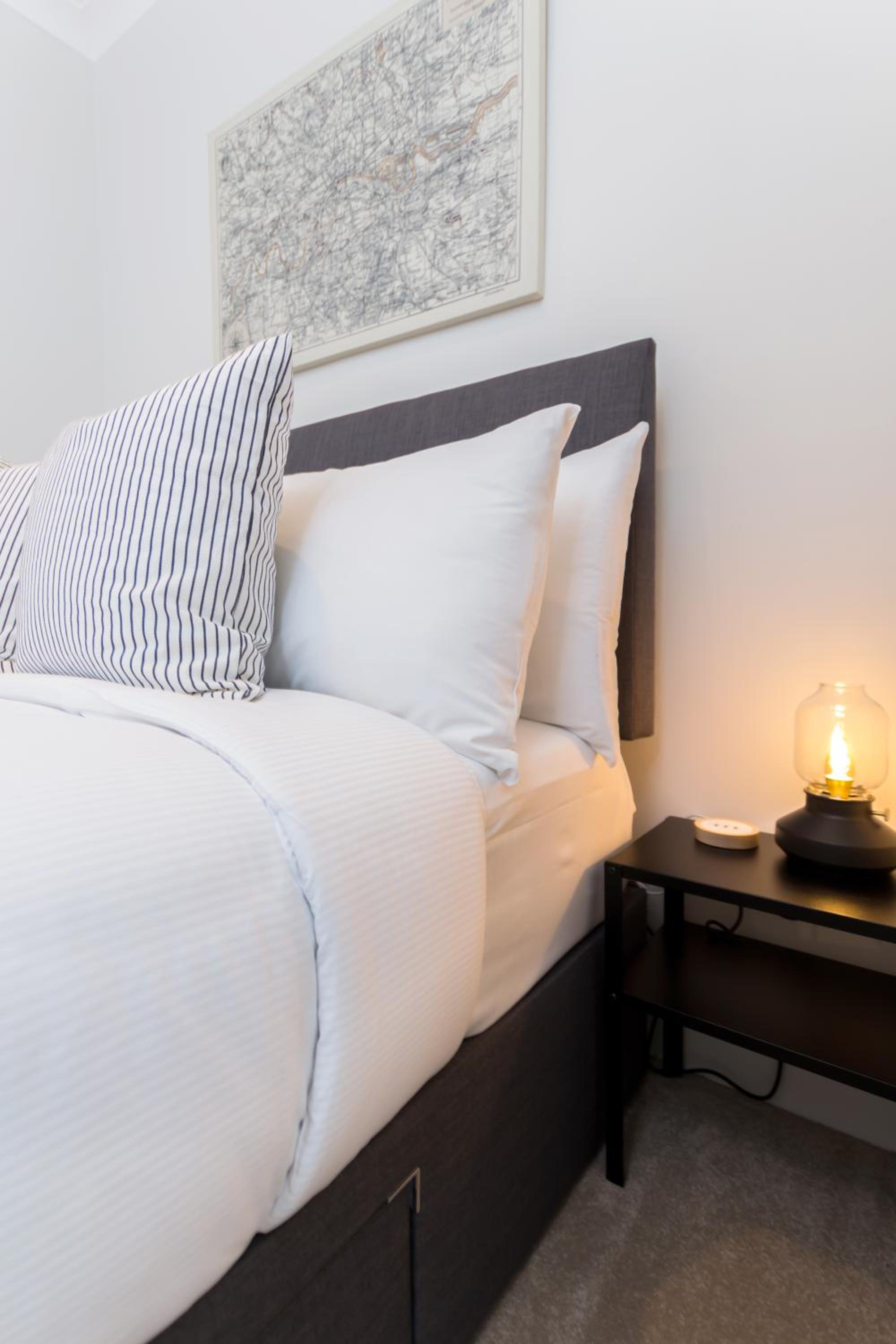 Vibrant 1BR Apt wPrivate Decked Garden, Fast WIFI