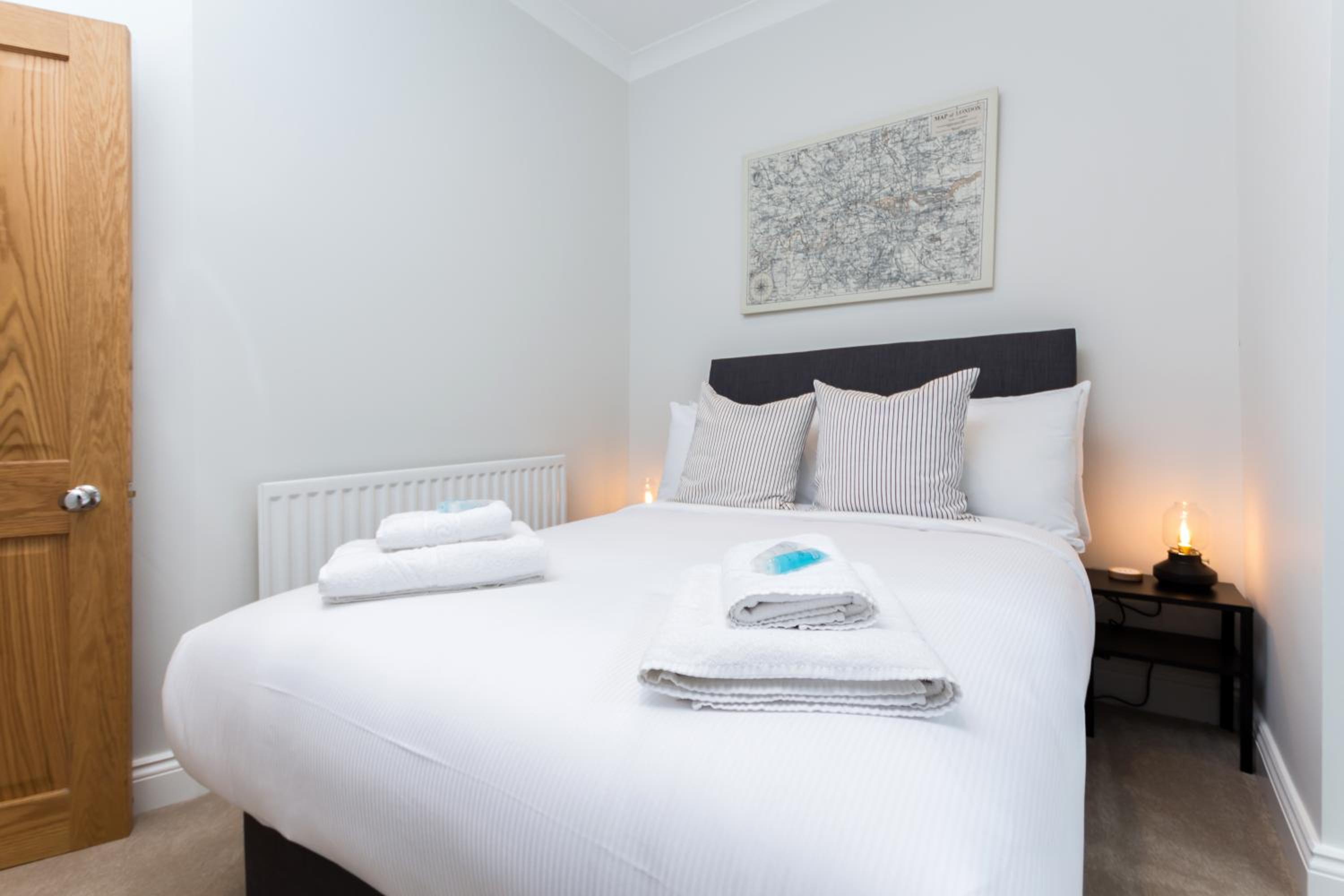 Vibrant 1BR Apt wPrivate Decked Garden, Fast WIFI