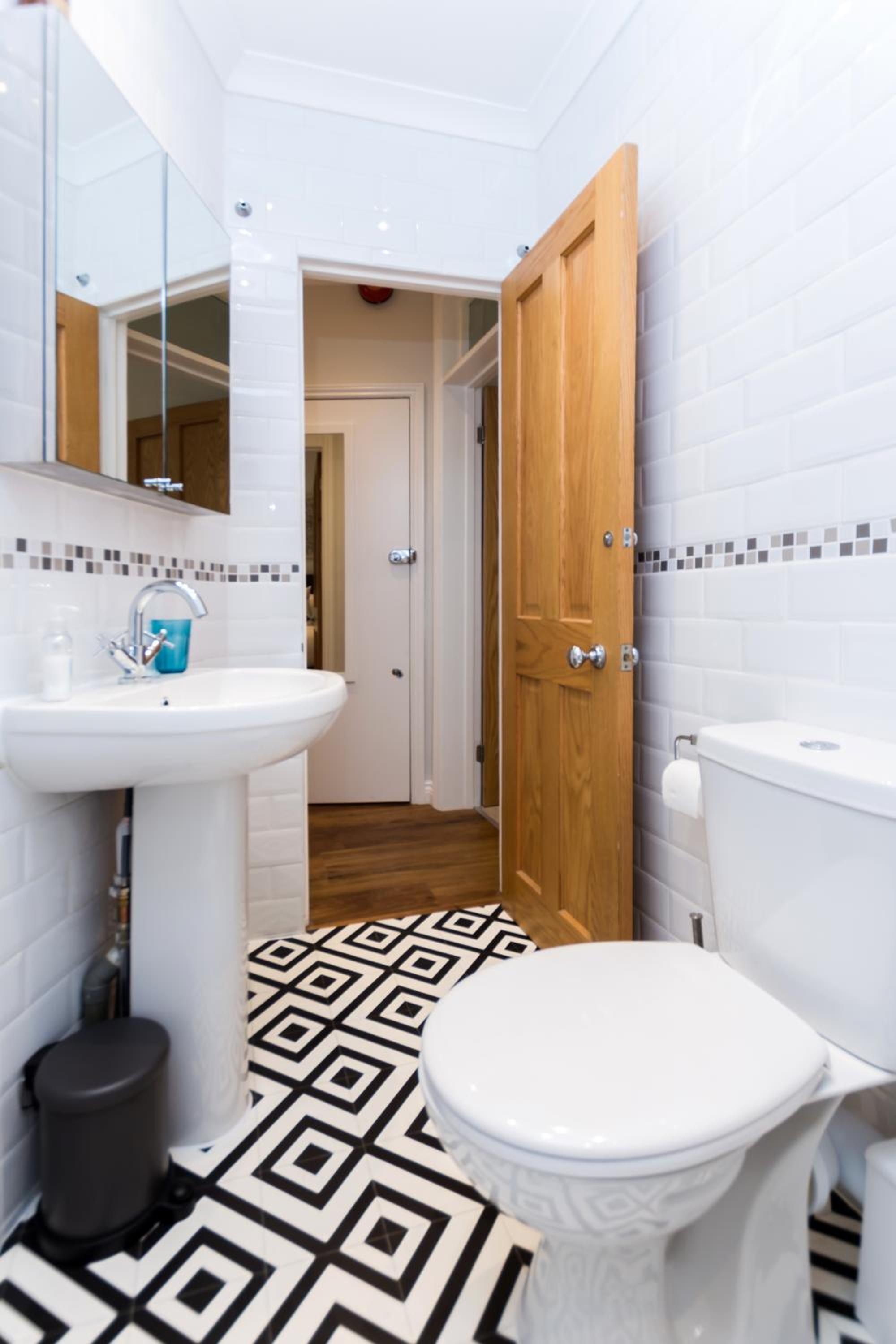Vibrant 1BR Apt wPrivate Decked Garden, Fast WIFI