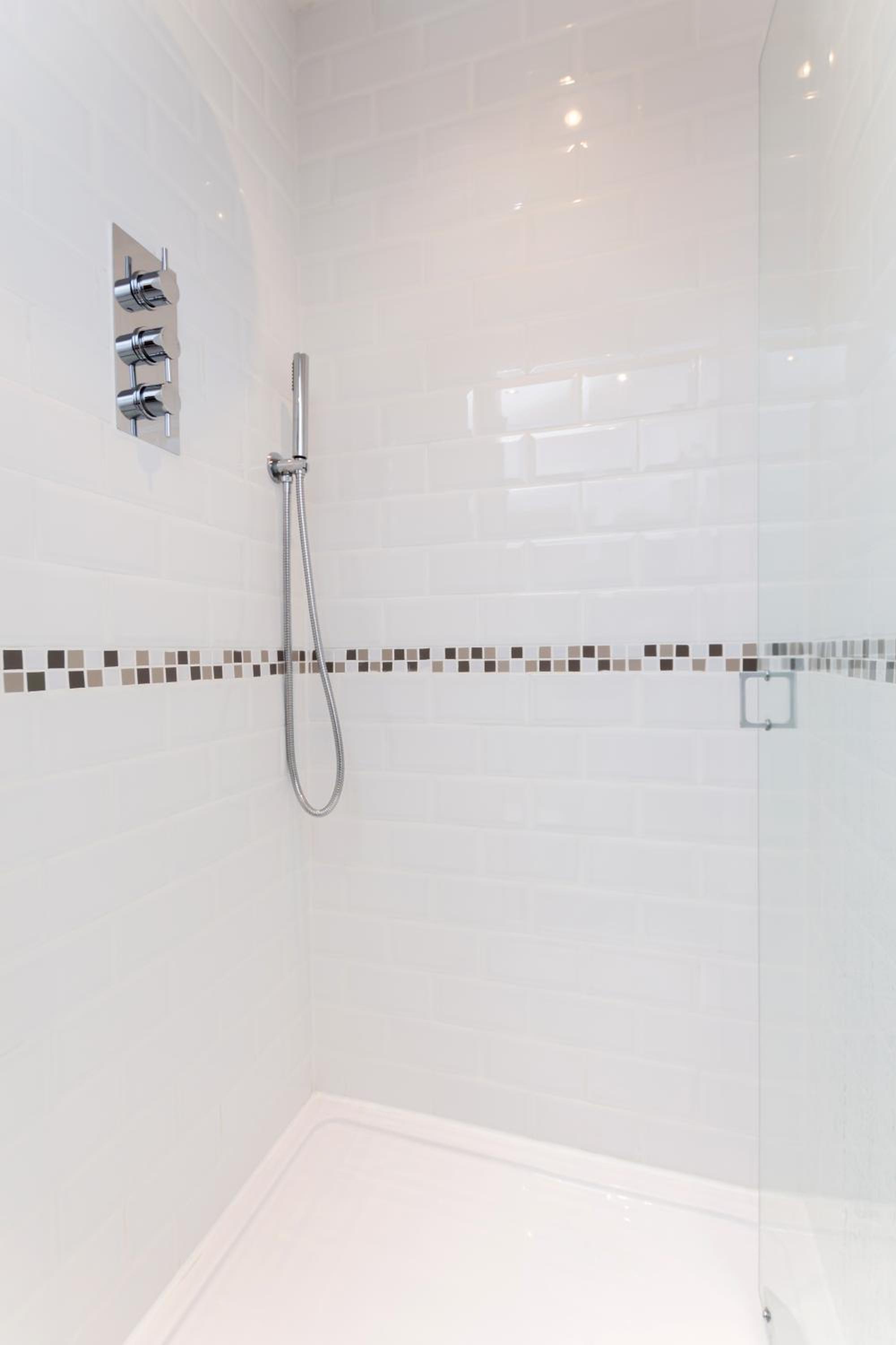 Vibrant 1BR Apt wPrivate Decked Garden, Fast WIFI