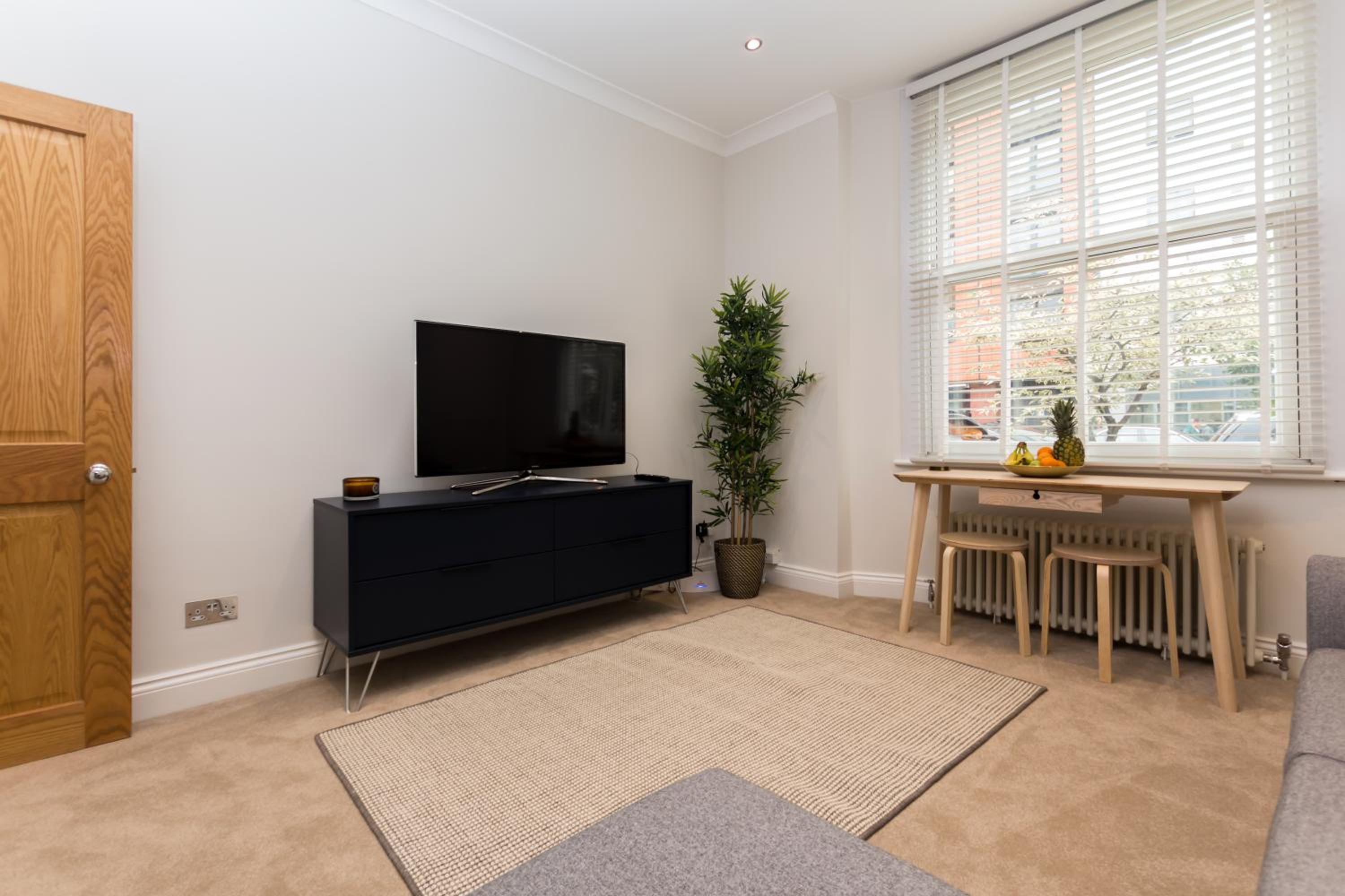 Vibrant 1BR Apt wPrivate Decked Garden, Fast WIFI