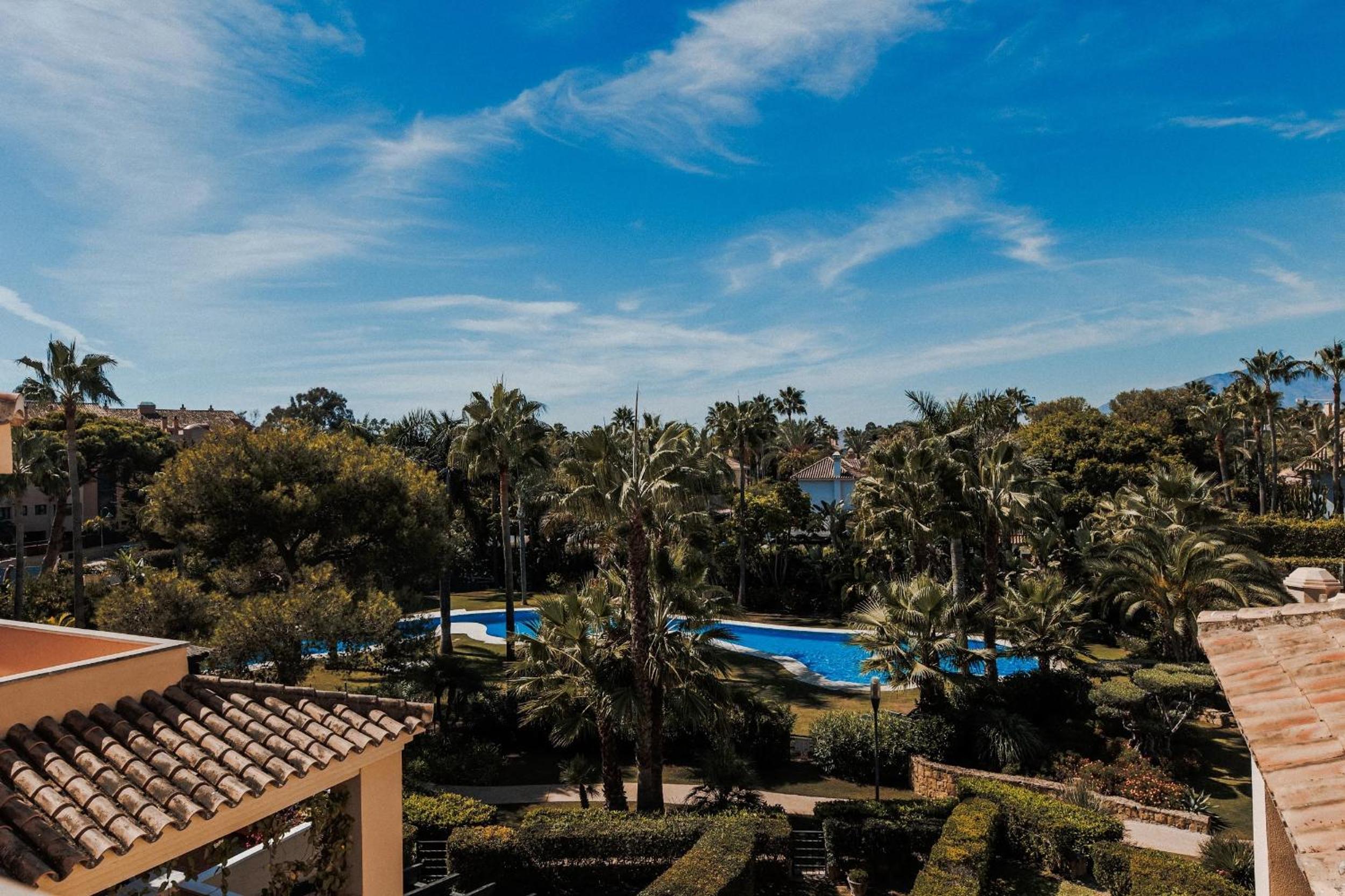 Atico de 4b/4d Mimosas de Banus view 3