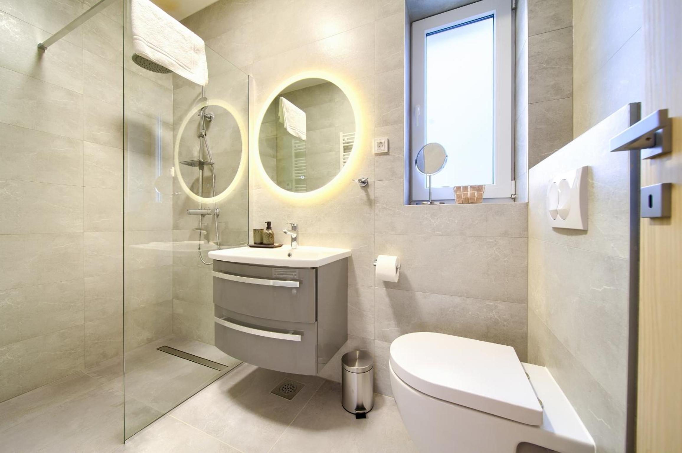 Villa Bellissima Malinska - Privater Pool, 4 Schlafzimmer, ruhige Lage view 3