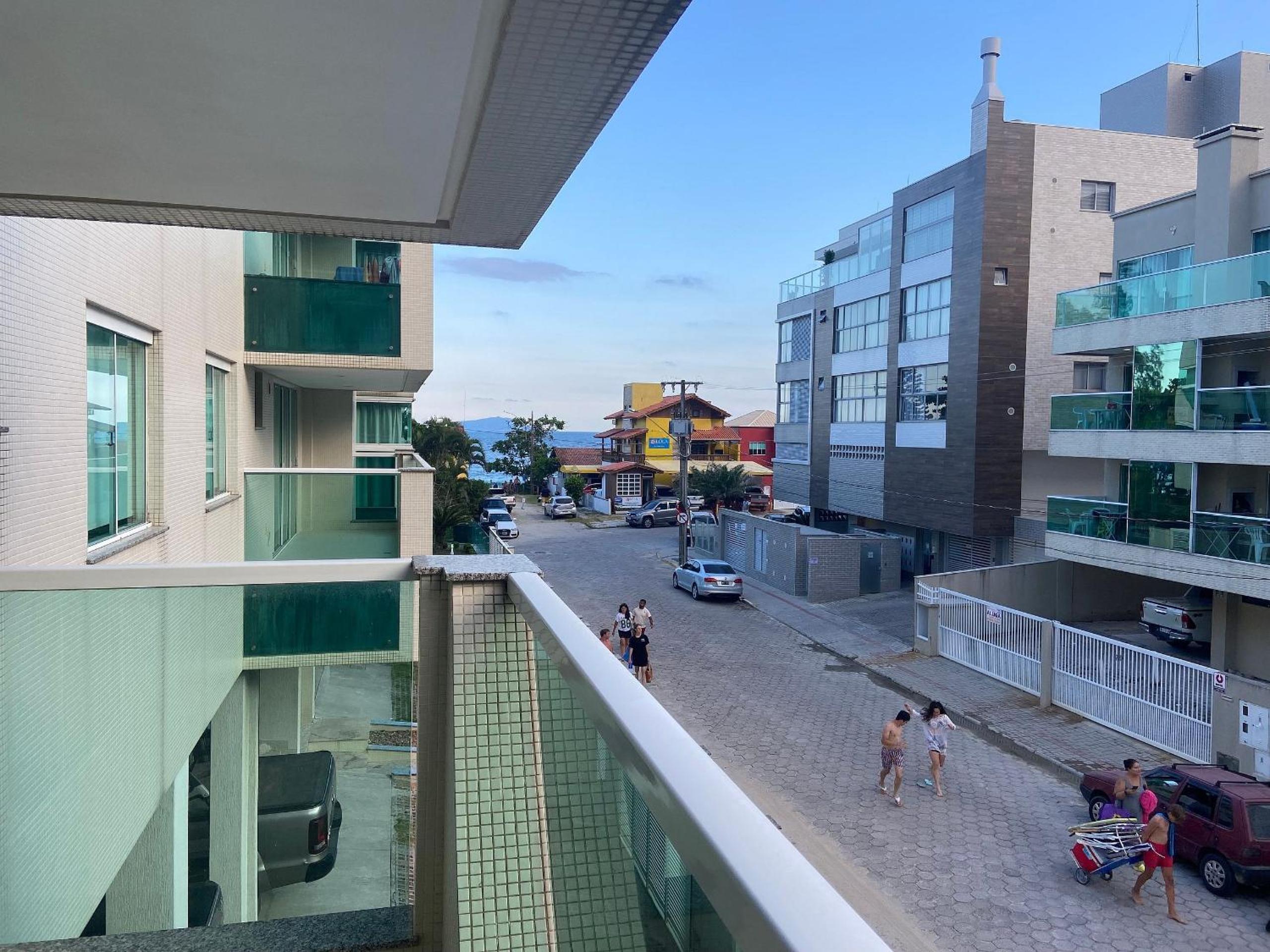 Residencial Ilha do Arvoredo - Praia de 4 Ilhas, próximo ao mar.