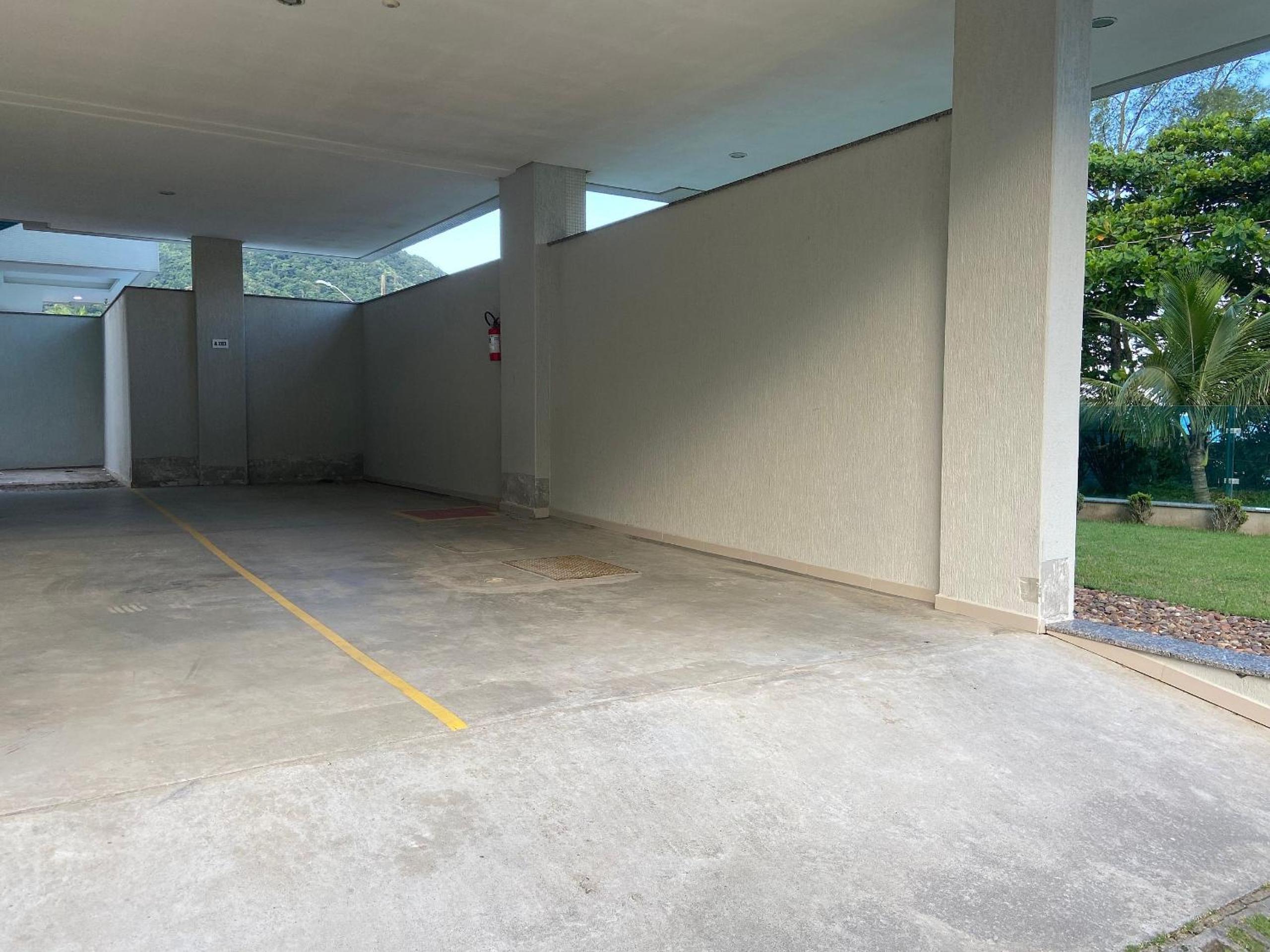 Residencial Ilha do Arvoredo - Praia de 4 Ilhas, próximo ao mar.