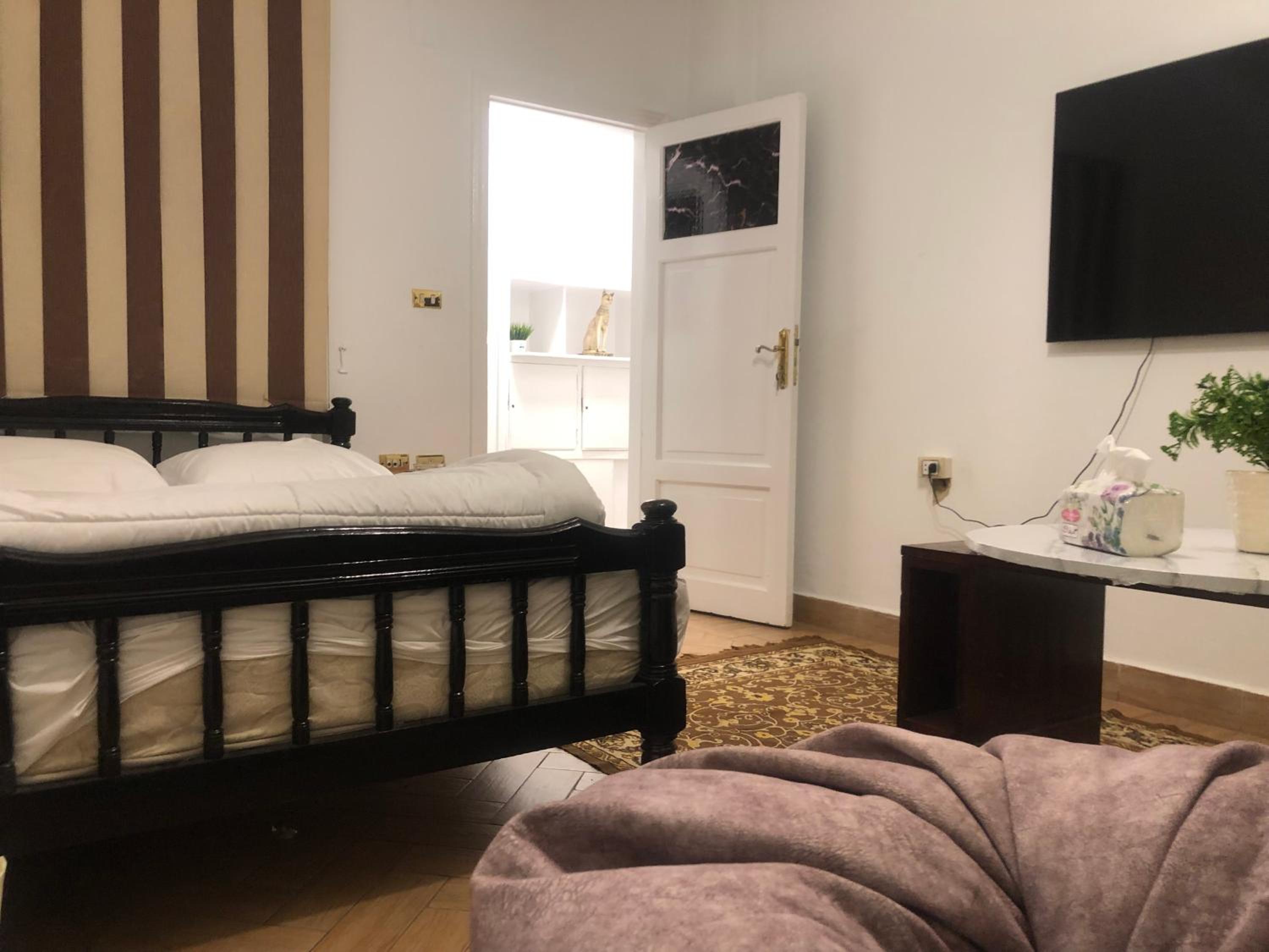 cozy room near the airport