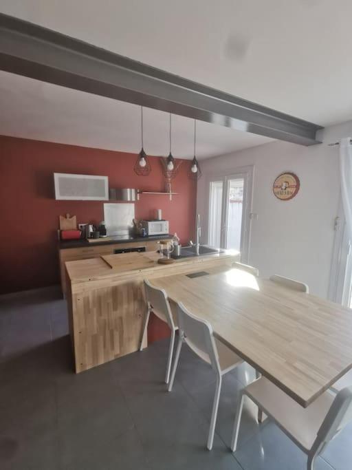 Millerand maison climatisation 3 chambres jardin et stationnement proche intra muros