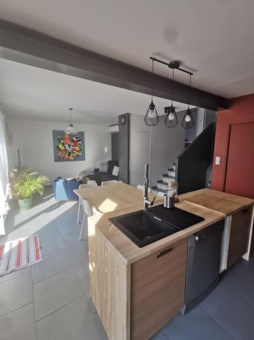Millerand maison climatisation 3 chambres jardin et stationnement proche intra muros