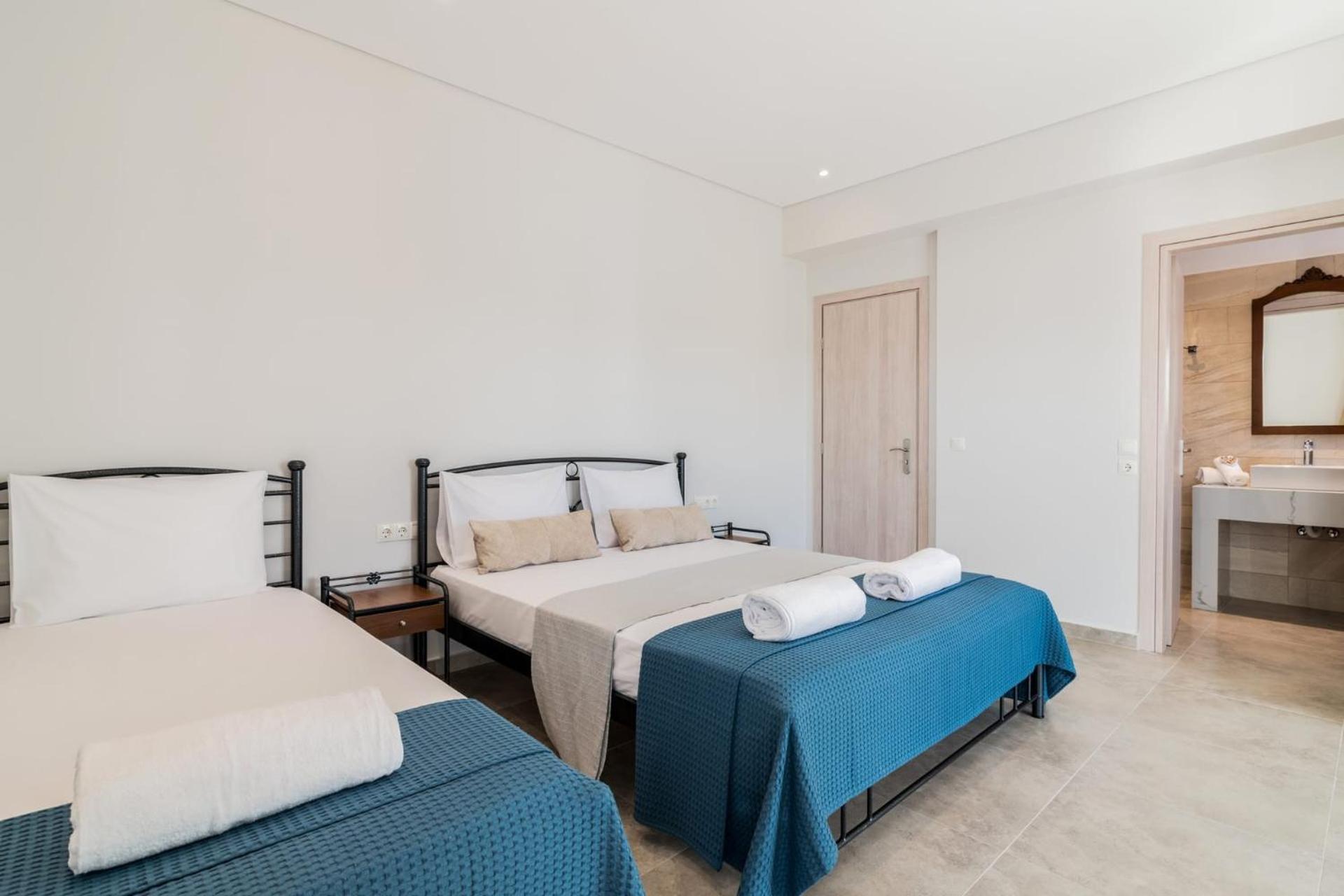 Modern Zante Villa - Private Pool - 2 Bedrooms & Bathrooms - Villa Tsilivi - Resort Centre Location view 4