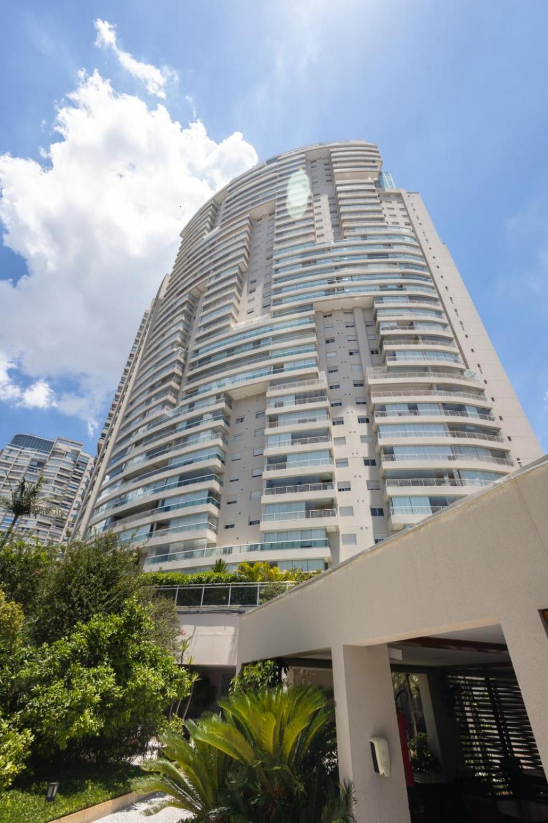 2 Dorms Andar Alto com Piscina aquecida PINHEIROS - 5 Pessoas