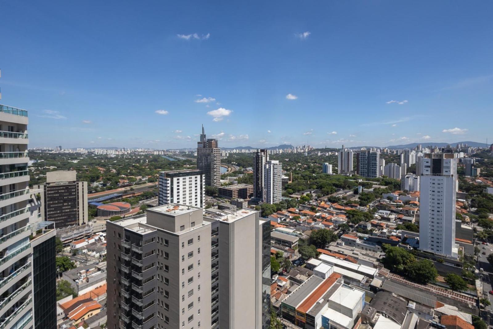 2 Dorms Andar Alto com Piscina aquecida PINHEIROS - 5 Pessoas