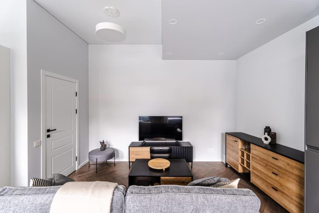 Modern flat in Old Town Kaunas - Parking & Self Check-In view 5