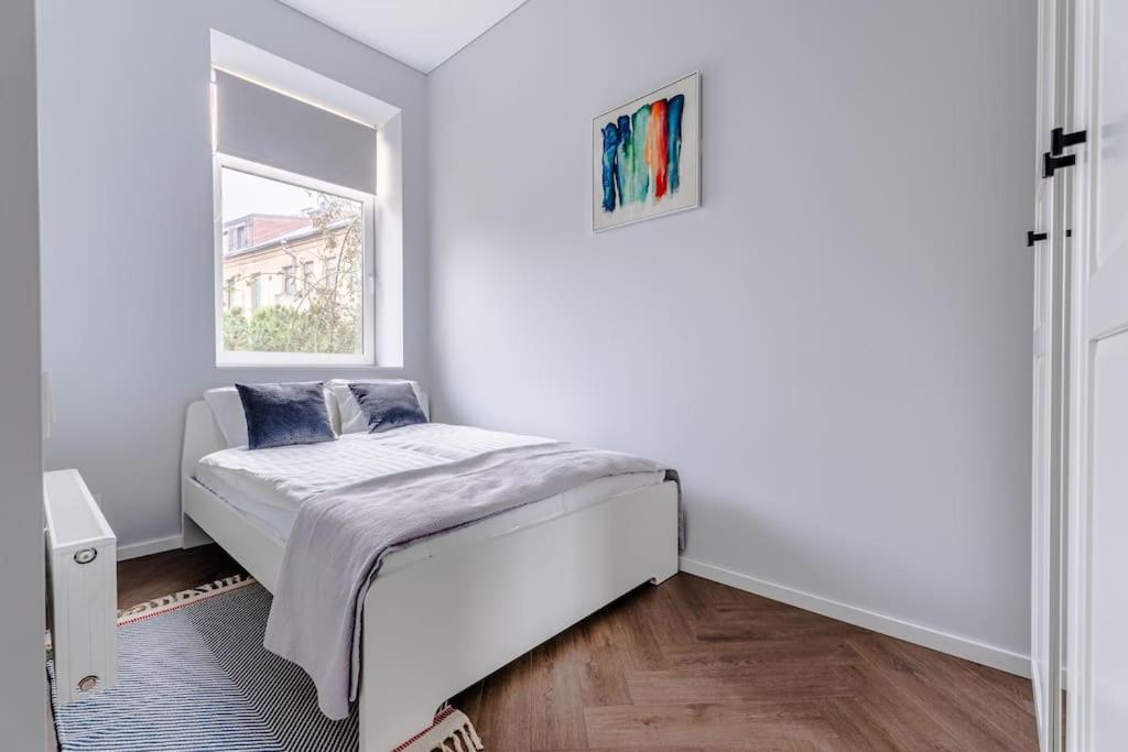 Modern flat in Old Town Kaunas - Parking & Self Check-In view 3