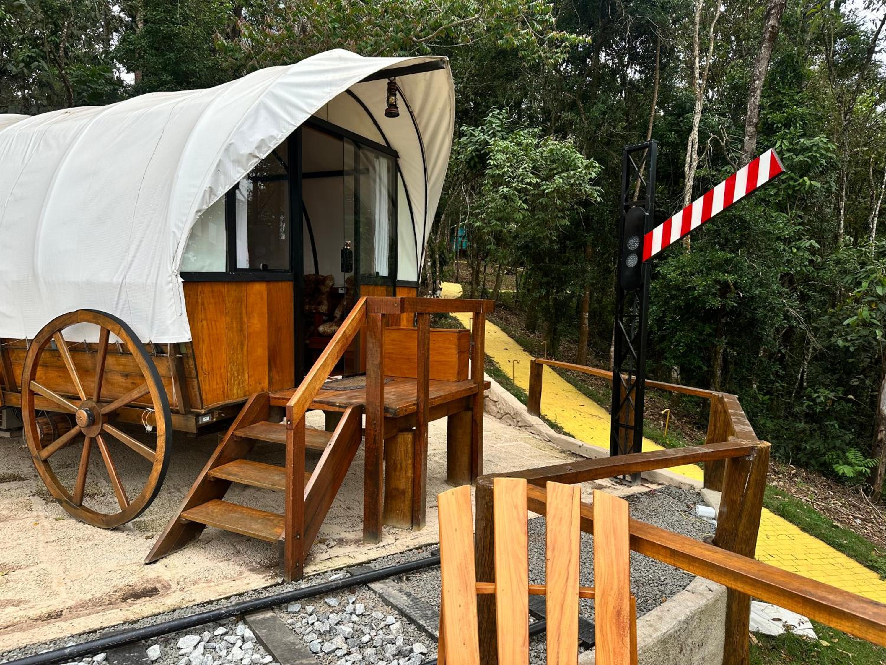 Carroça Colorado, Vila Mágica