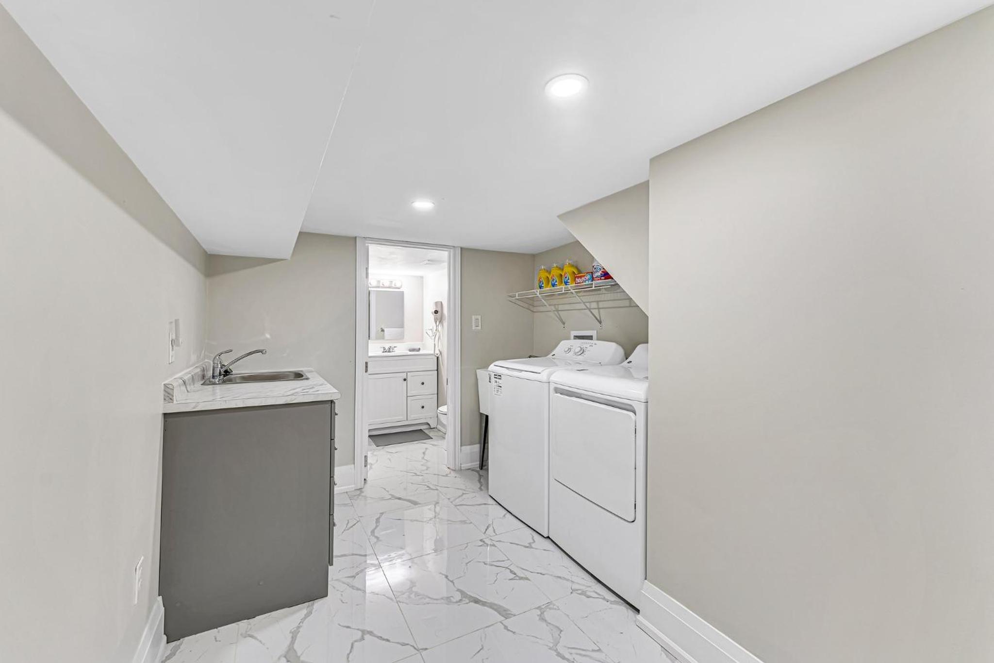 Spacious Home 5 Min Walk to Falls