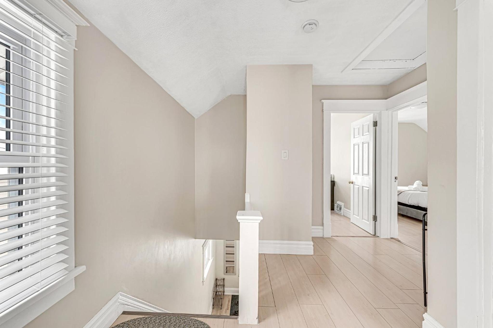 Spacious Home 5 Min Walk to Falls