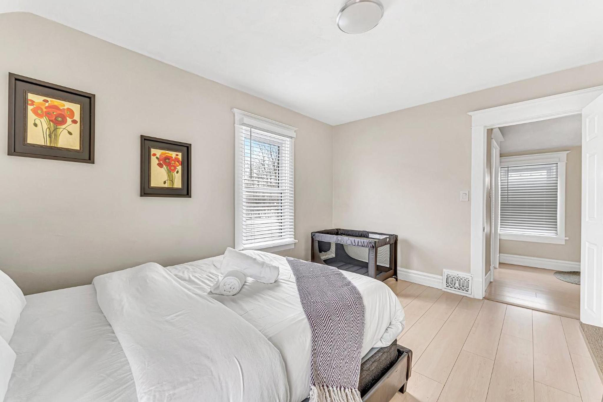 Spacious Home 5 Min Walk to Falls