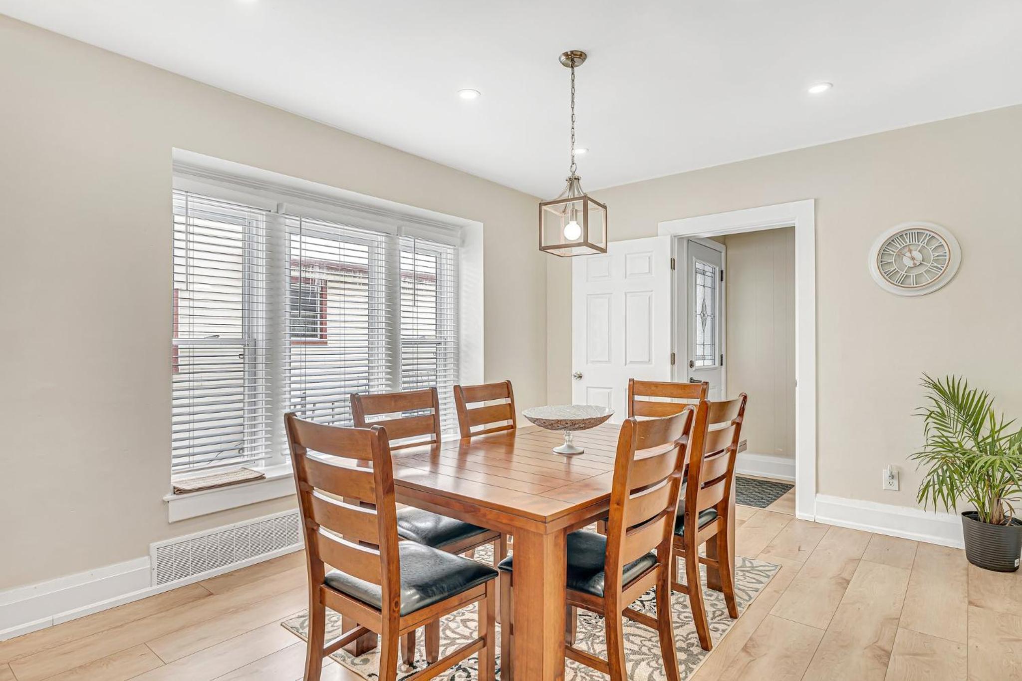 Spacious Home 5 Min Walk to Falls