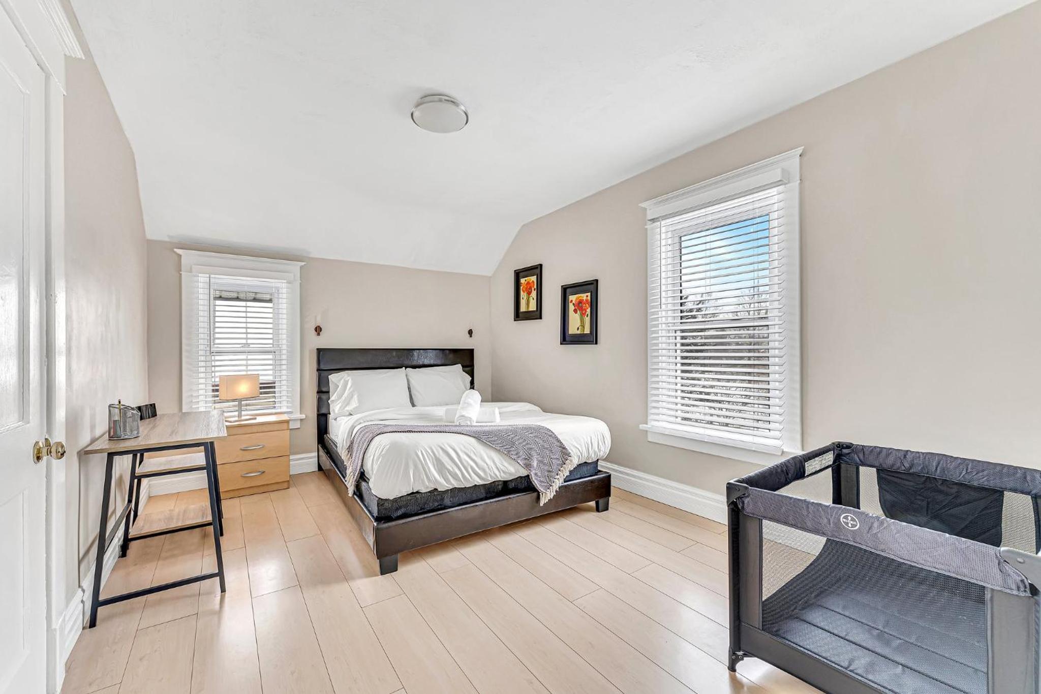 Spacious Home 5 Min Walk to Falls