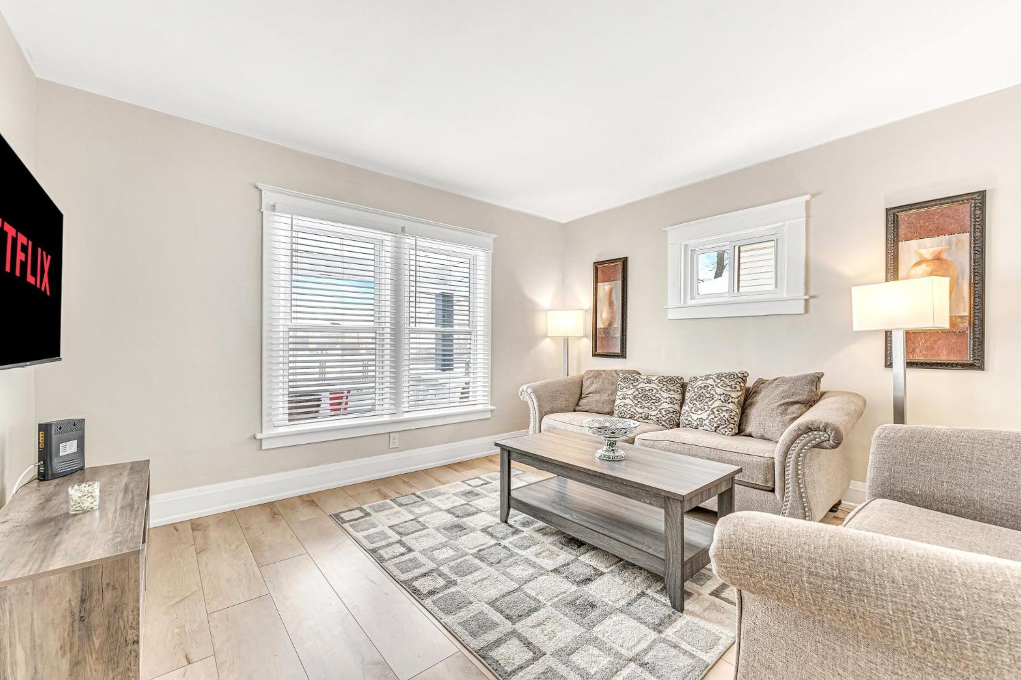 Spacious Home 5 Min Walk to Falls