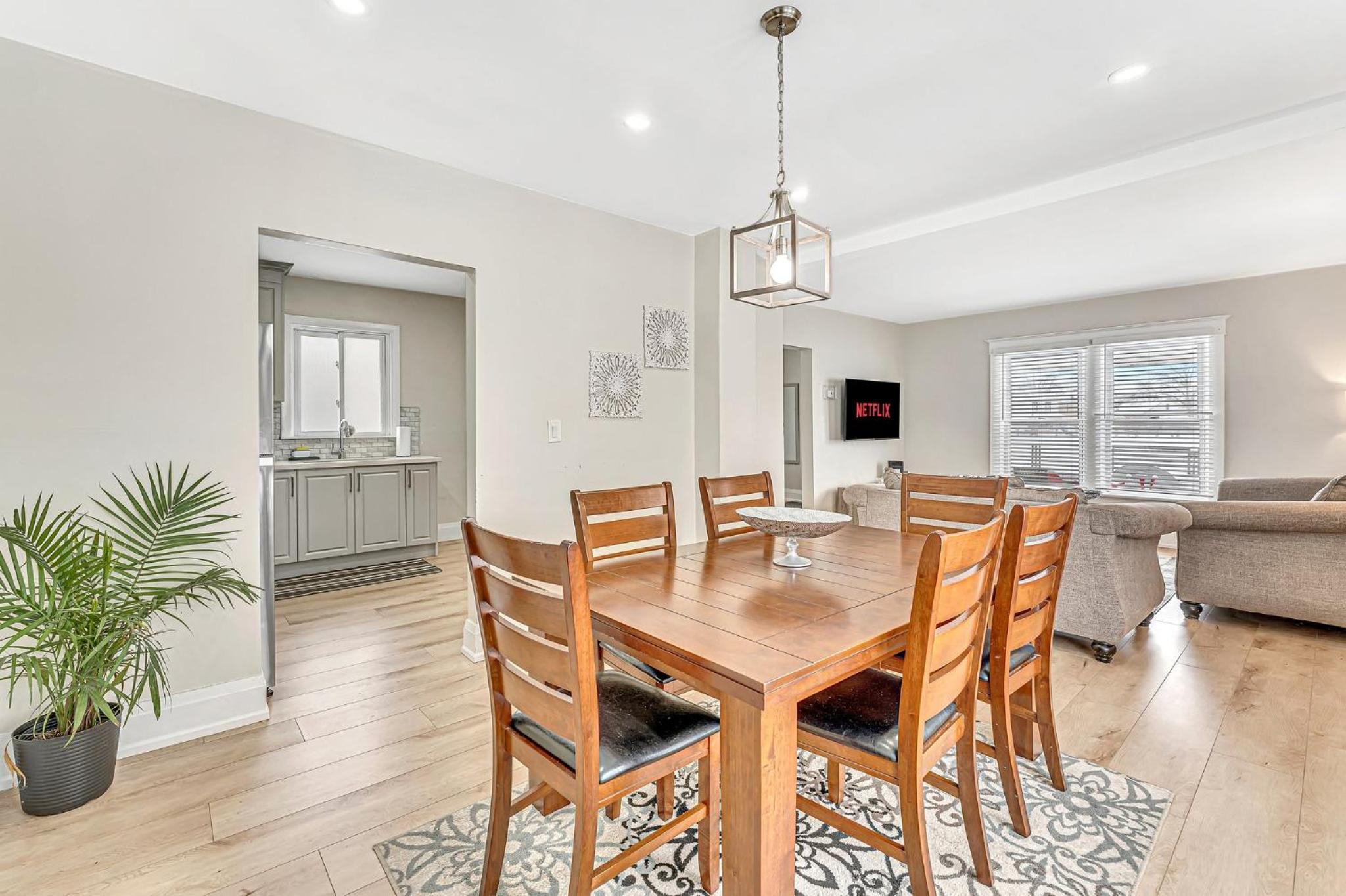 Spacious Home 5 Min Walk to Falls