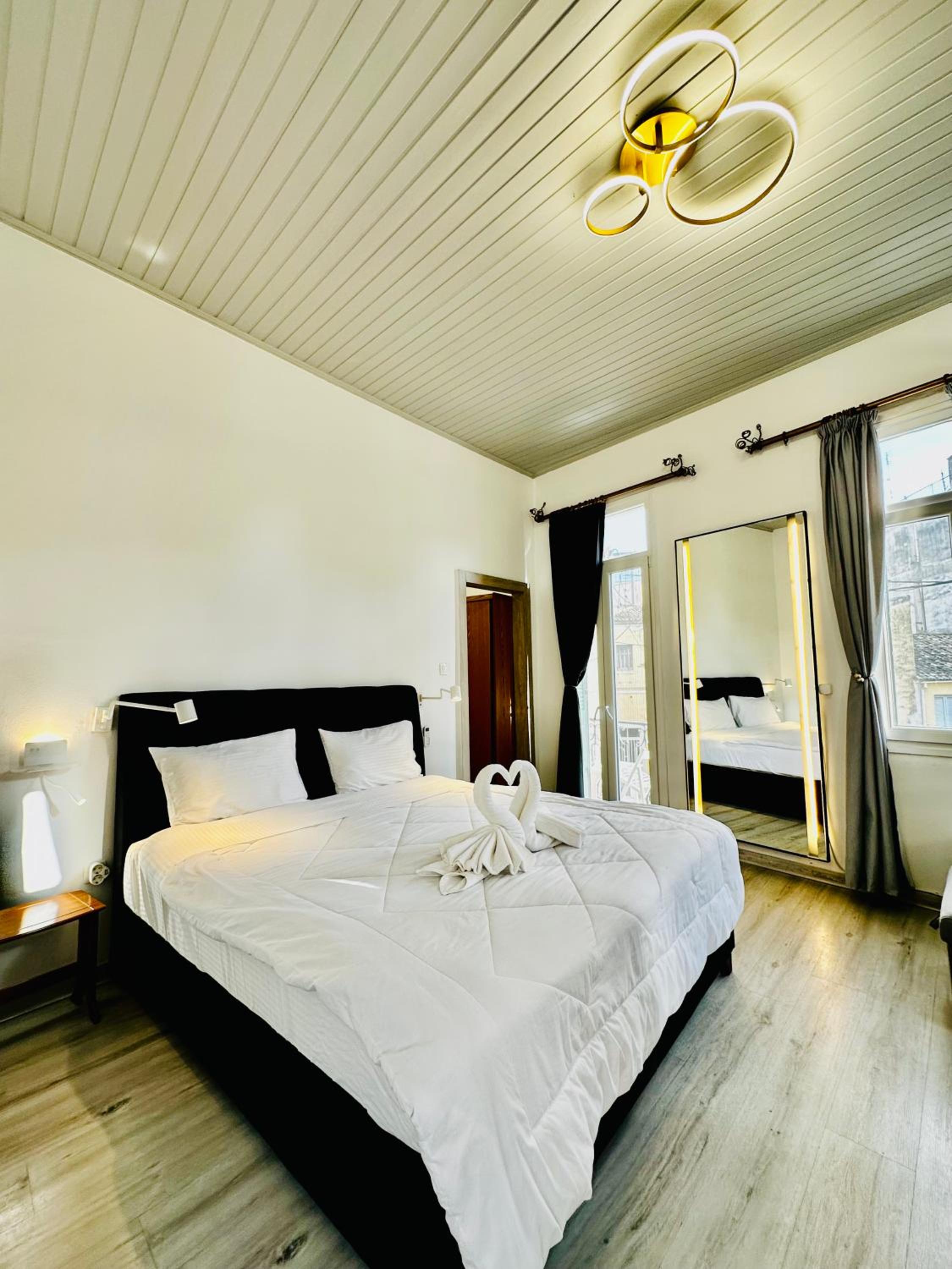 TRAVELLERS CORFU TOWN Luxury Suites, Studios & Apartments