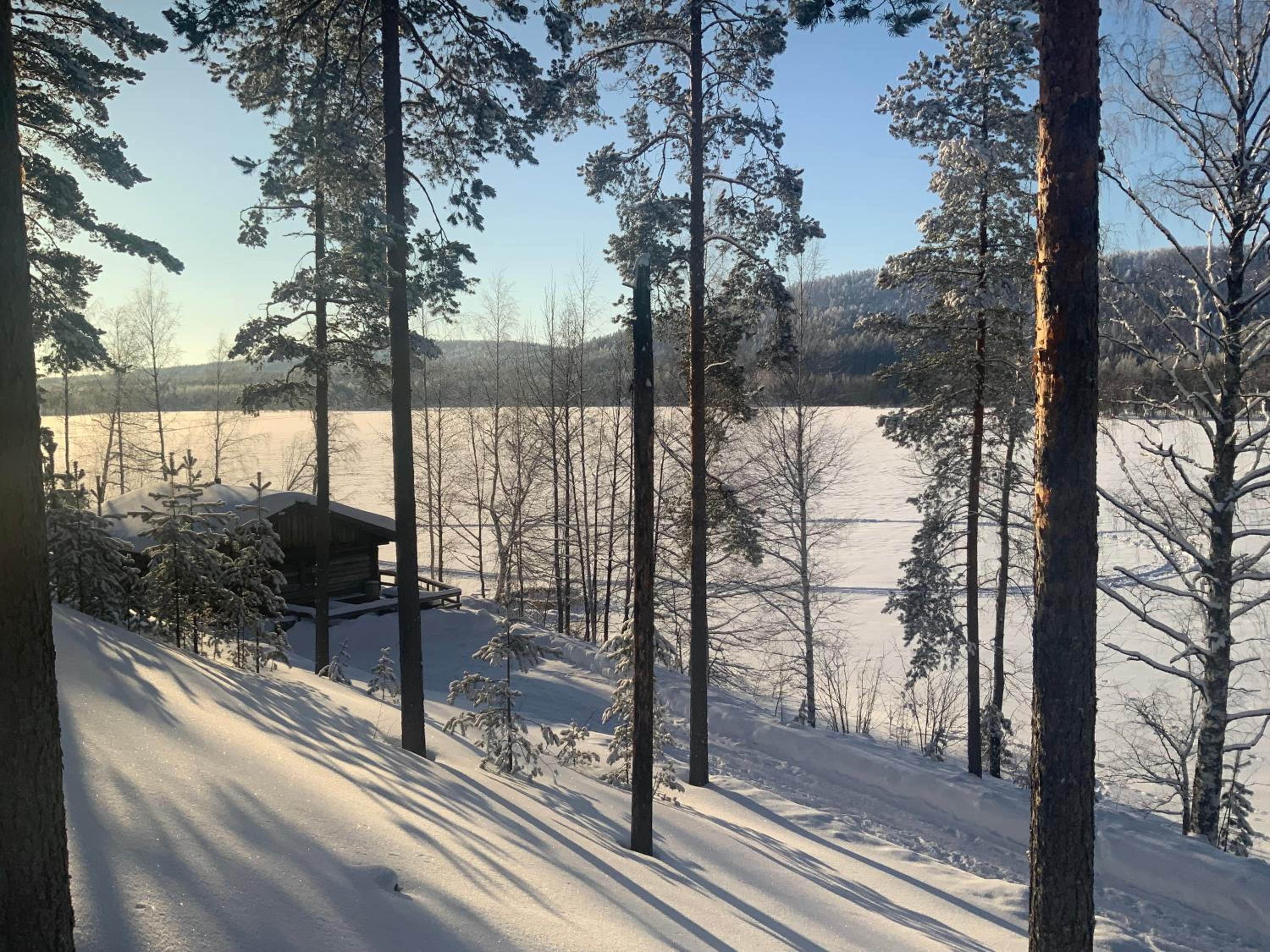 Saunaharju 5 järven rannalla