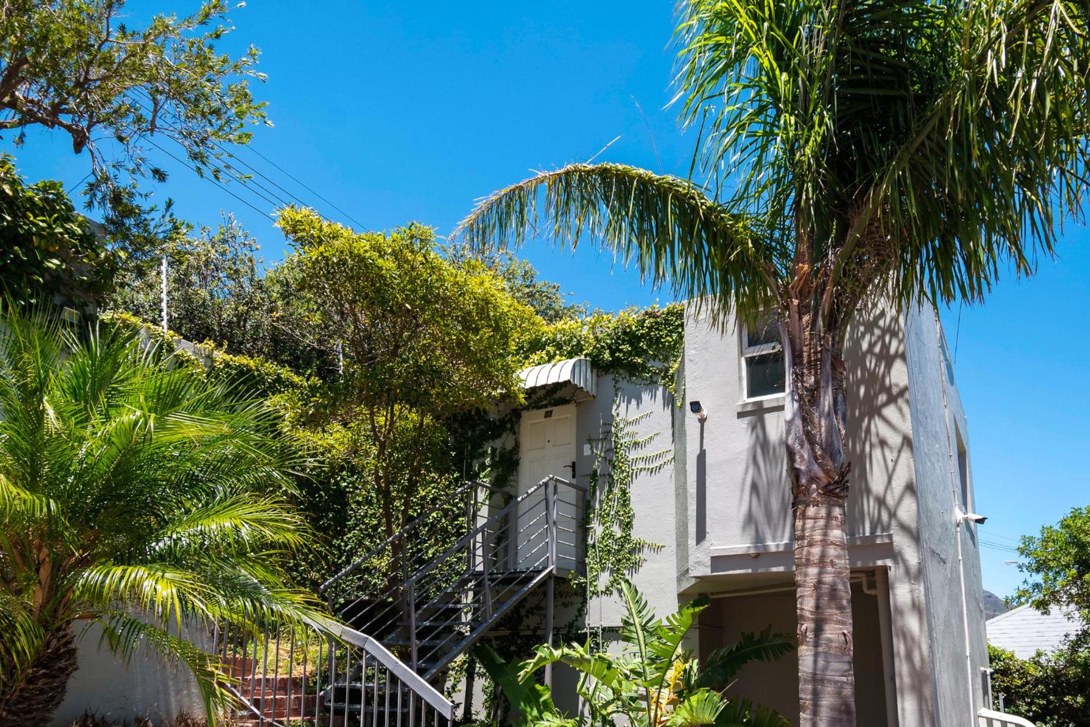 Hotel 31 Ingleside, Camps Bay Apartment - Image 1