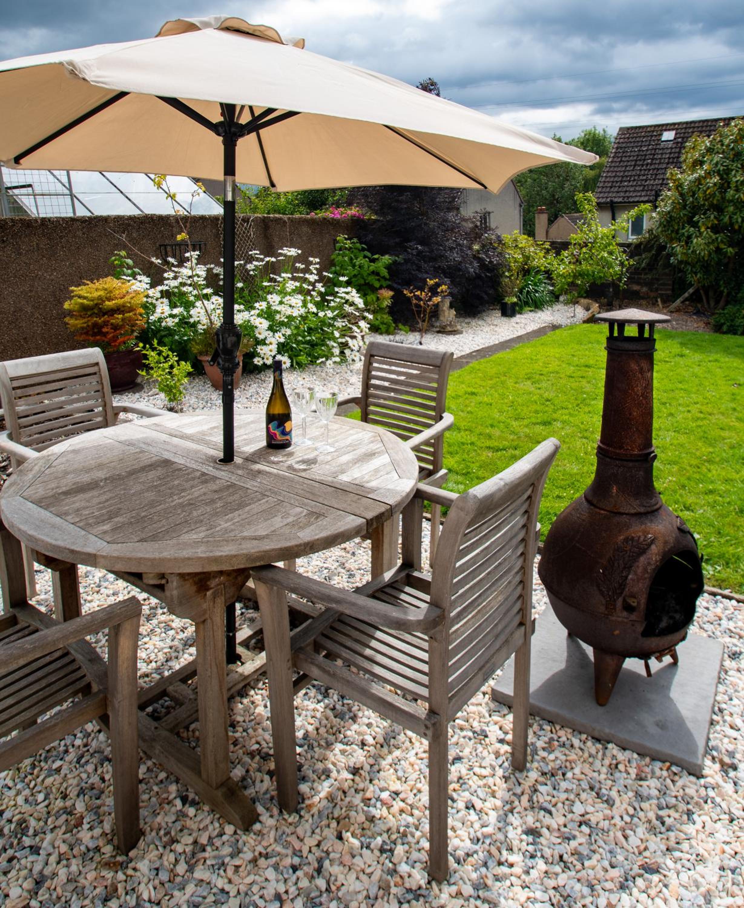 Linburn Cottage Dunfermline near Edinburgh view 2