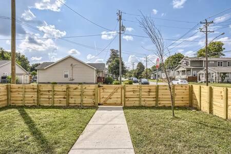 New Build 5 min to Broadway Sleeps 10 view 4