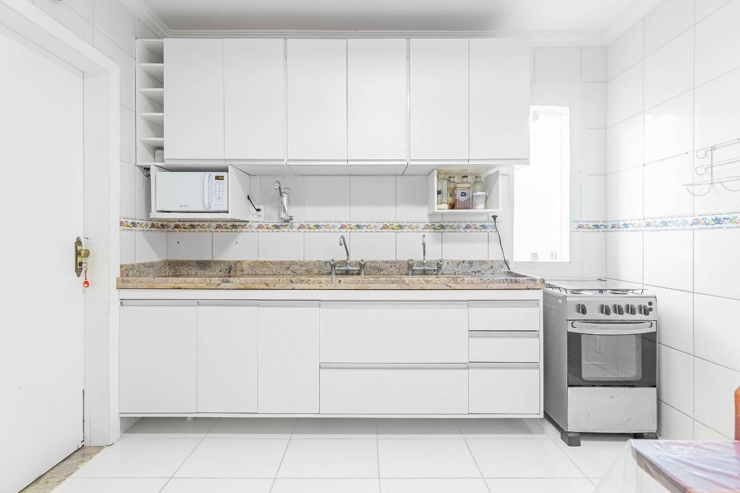 GB46 Maravilhosa Casa com 4 Suítes com Piscina Privativa em Guarajuba