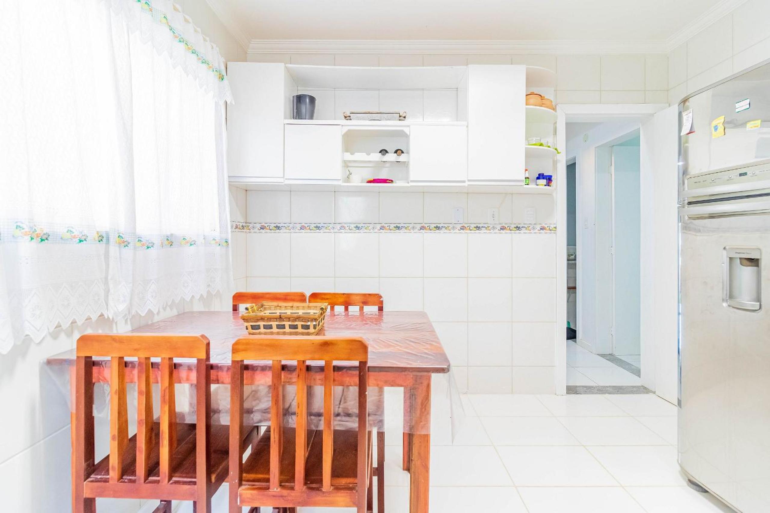 GB46 Maravilhosa Casa com 4 Suítes com Piscina Privativa em Guarajuba
