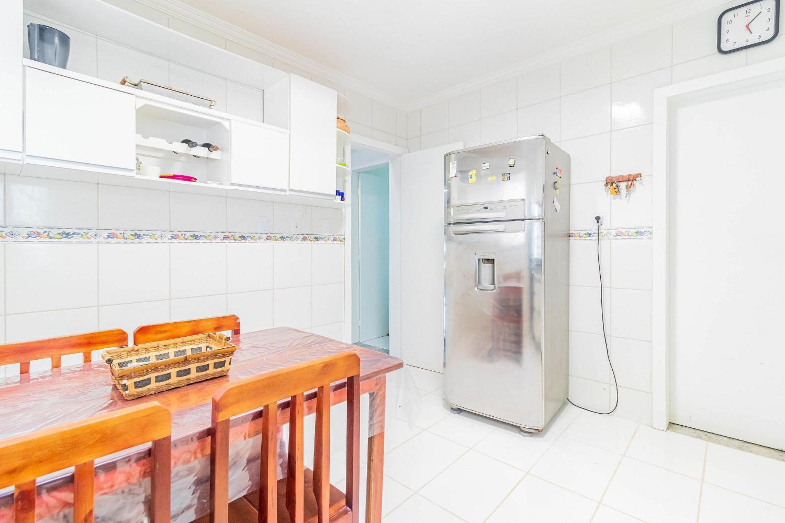 GB46 Maravilhosa Casa com 4 Suítes com Piscina Privativa em Guarajuba