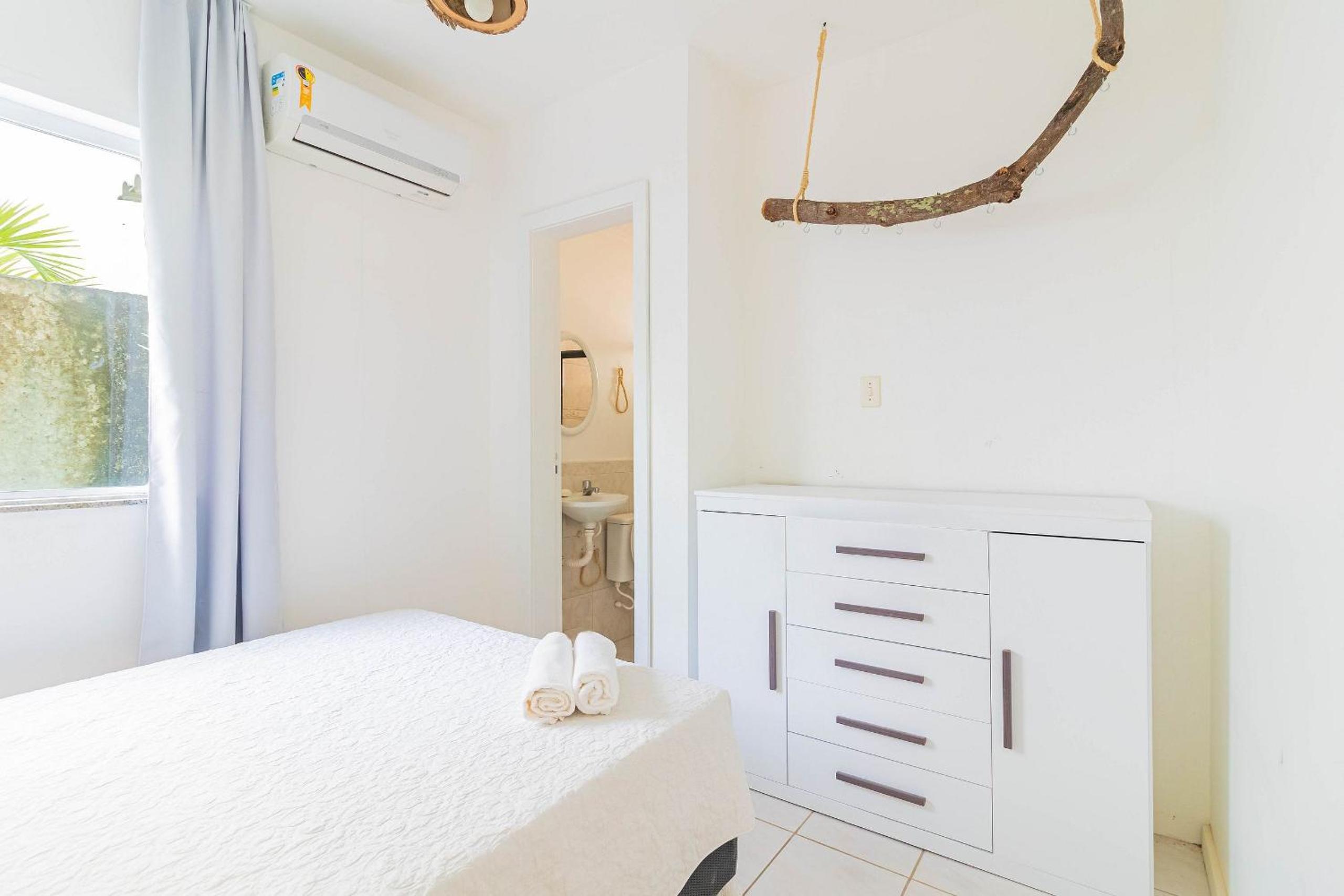 GB46 Maravilhosa Casa com 4 Suítes com Piscina Privativa em Guarajuba