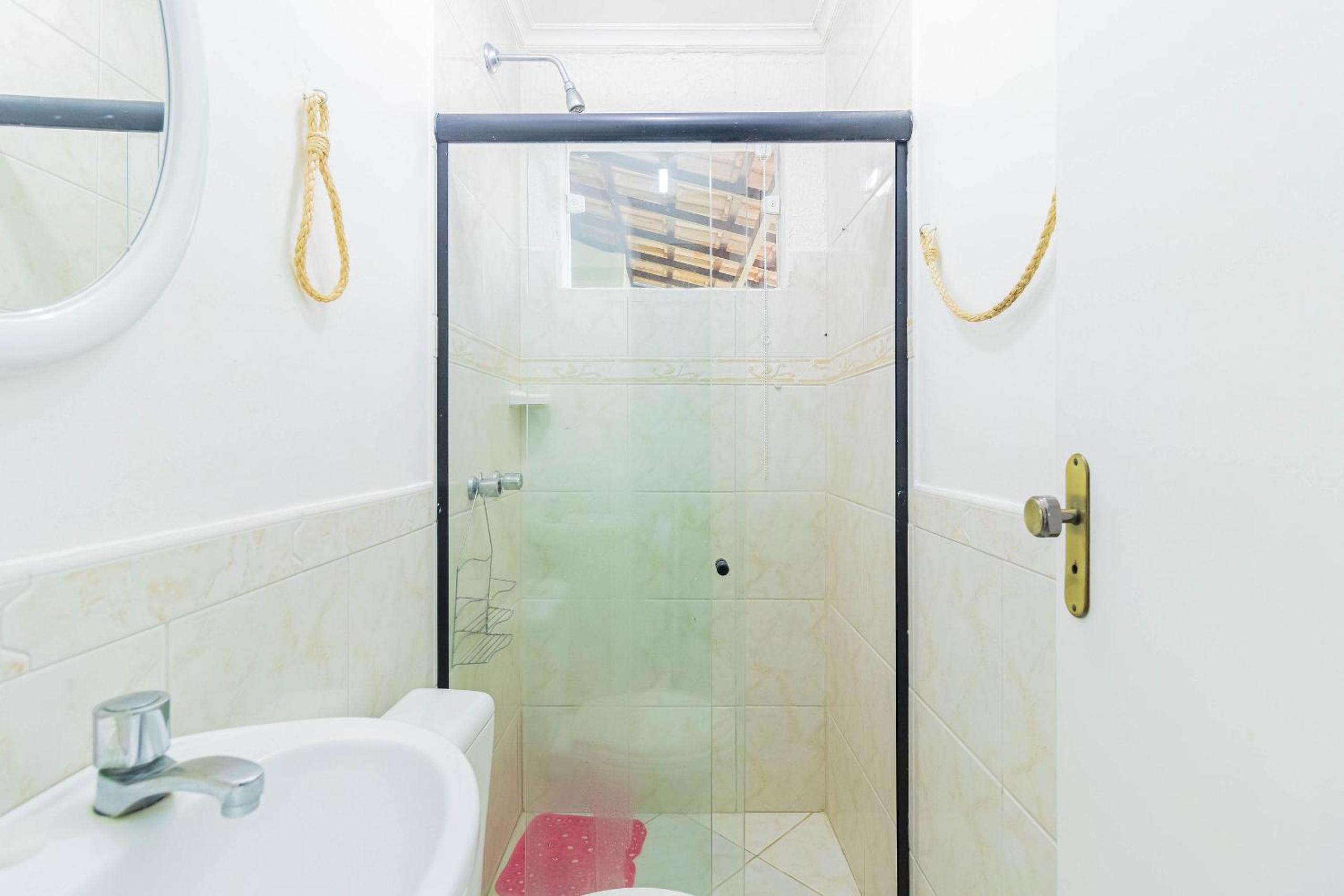GB46 Maravilhosa Casa com 4 Suítes com Piscina Privativa em Guarajuba