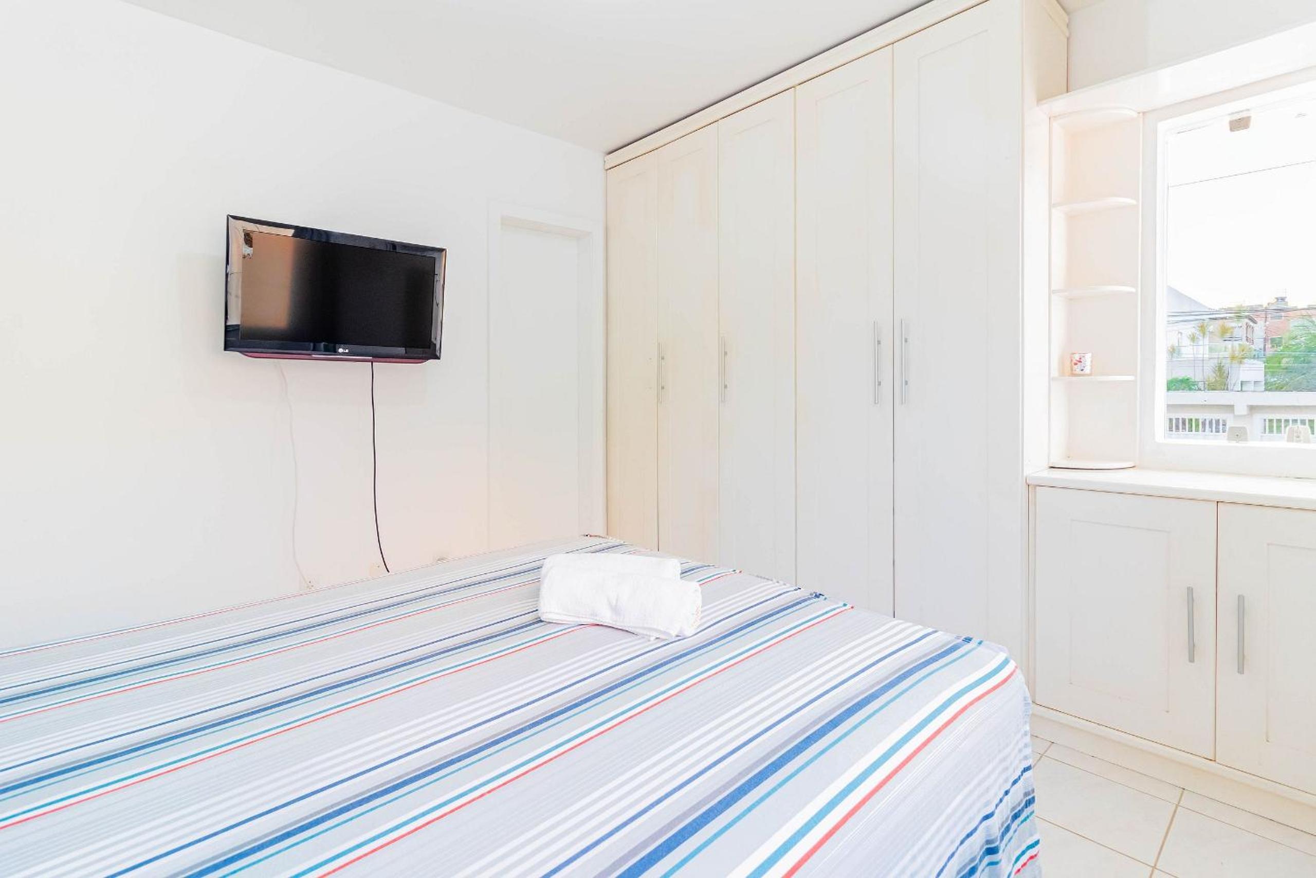 GB46 Maravilhosa Casa com 4 Suítes com Piscina Privativa em Guarajuba