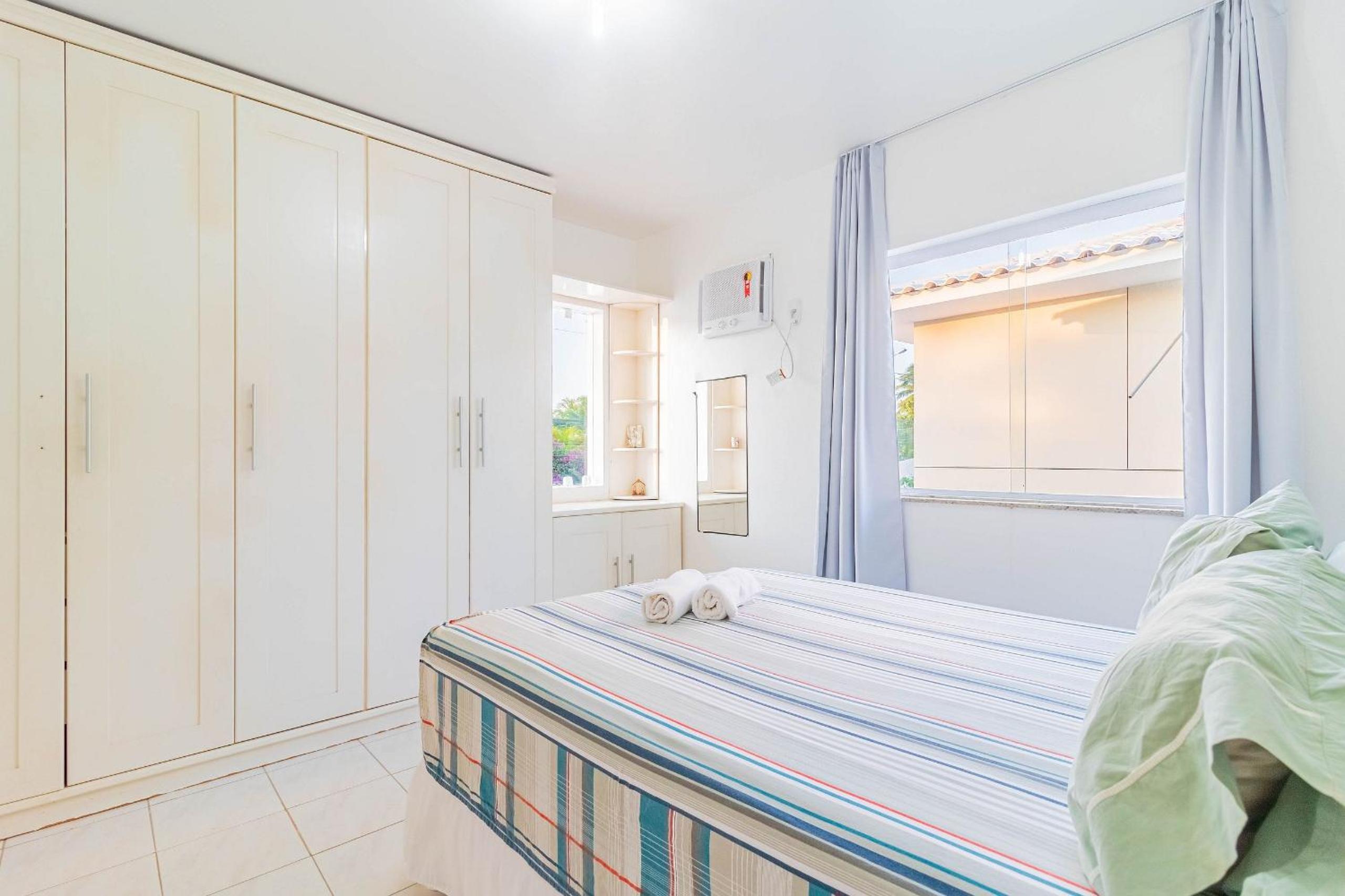 GB46 Maravilhosa Casa com 4 Suítes com Piscina Privativa em Guarajuba