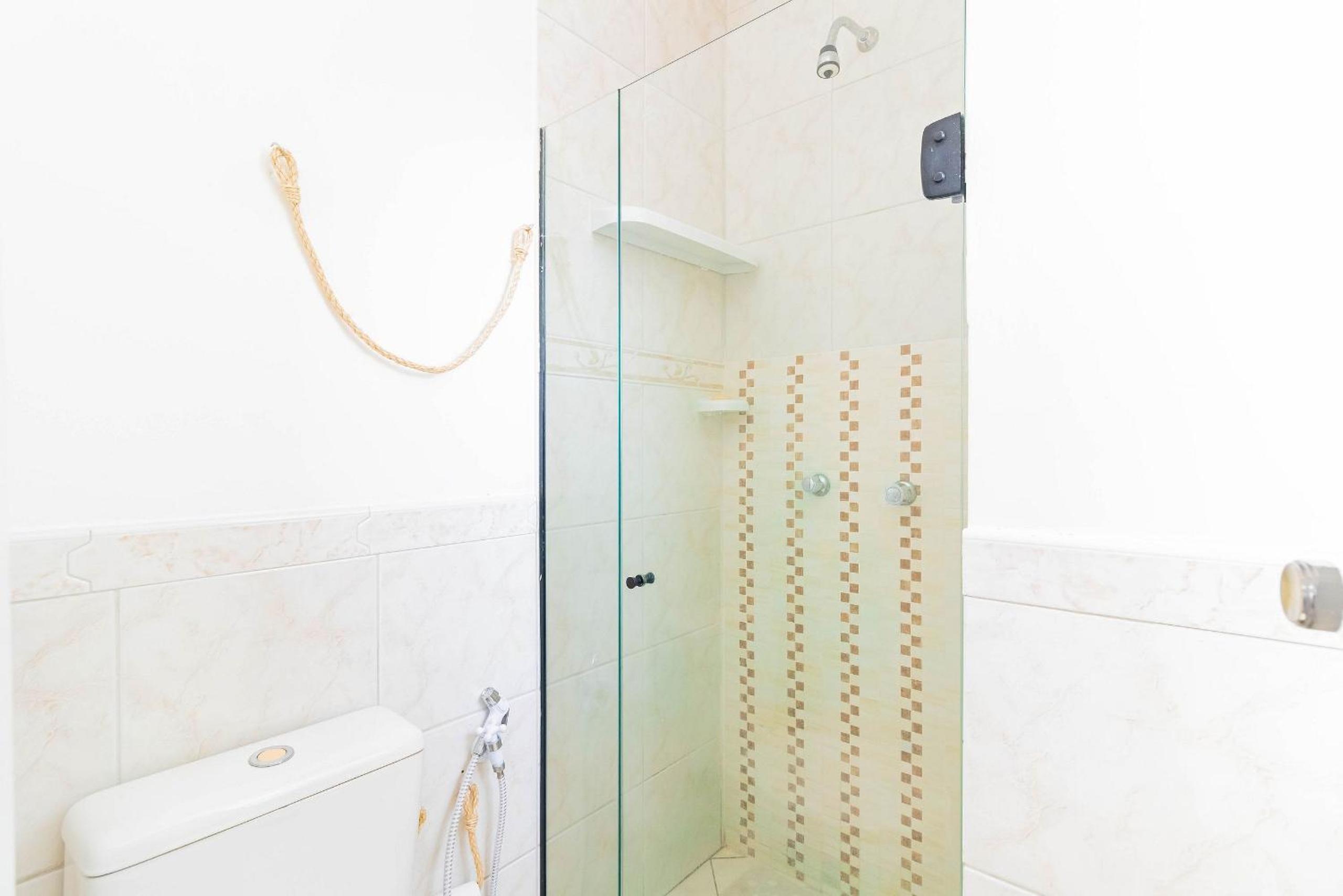 GB46 Maravilhosa Casa com 4 Suítes com Piscina Privativa em Guarajuba