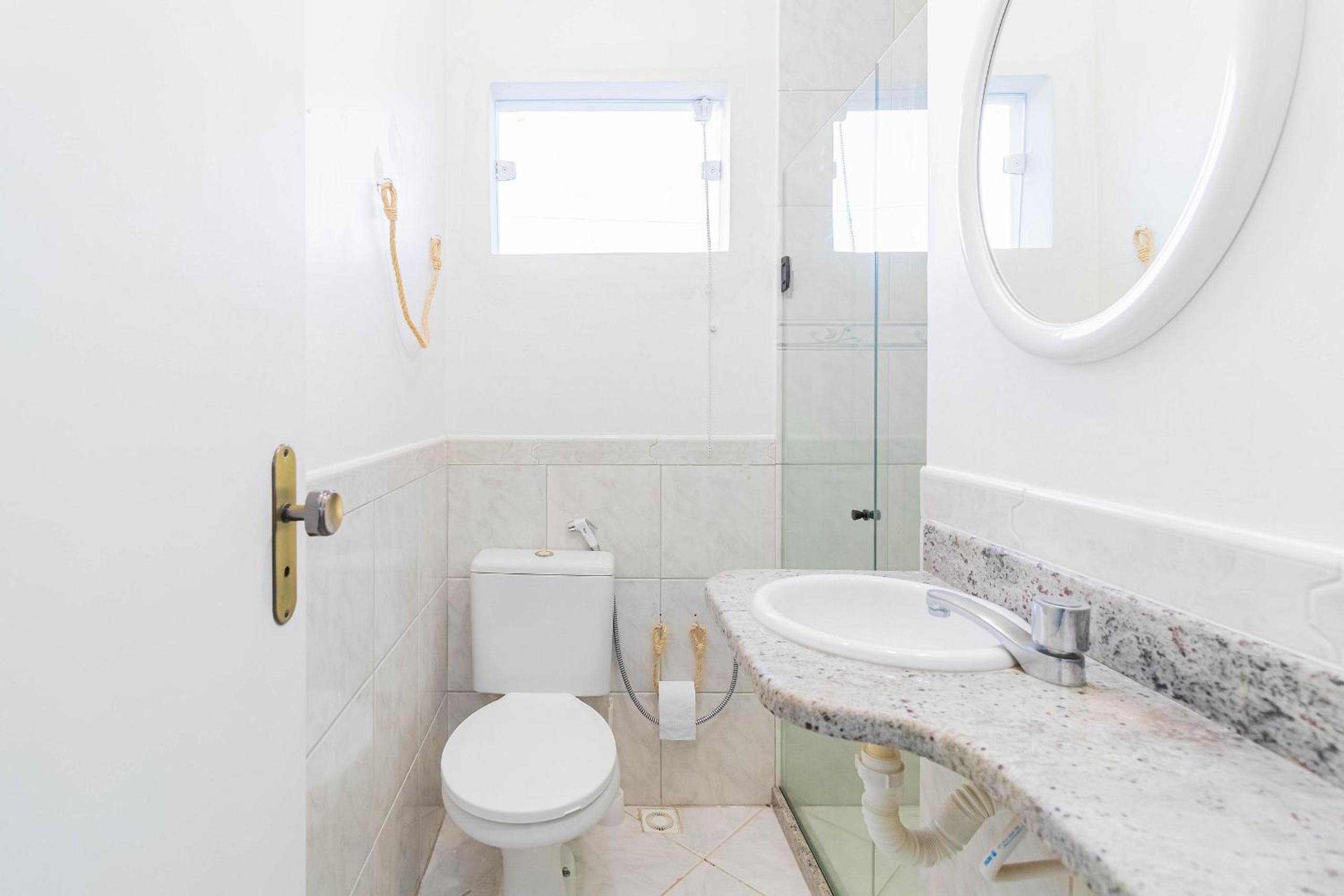 GB46 Maravilhosa Casa com 4 Suítes com Piscina Privativa em Guarajuba